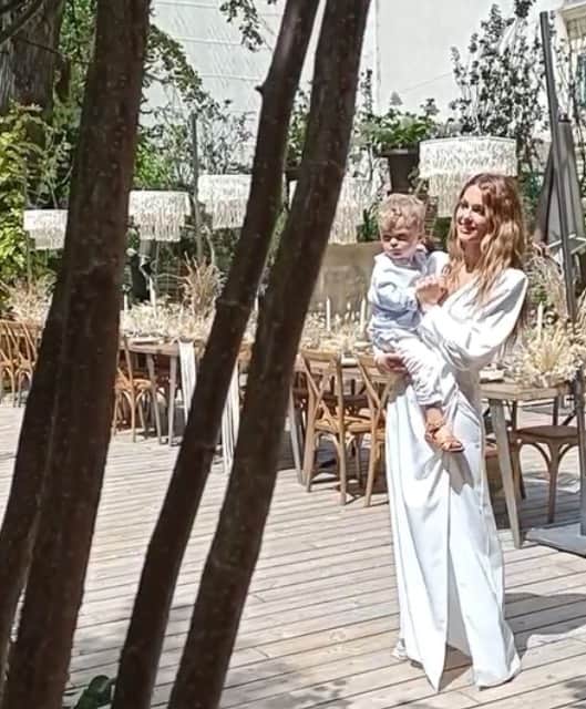 Caroline Receveurのインスタグラム：「« Tourne-toi vers le soleil  et l’ombre sera derriere toi » Thank you 2020!  2021, we are ready for you 💪🏻🤍💫」