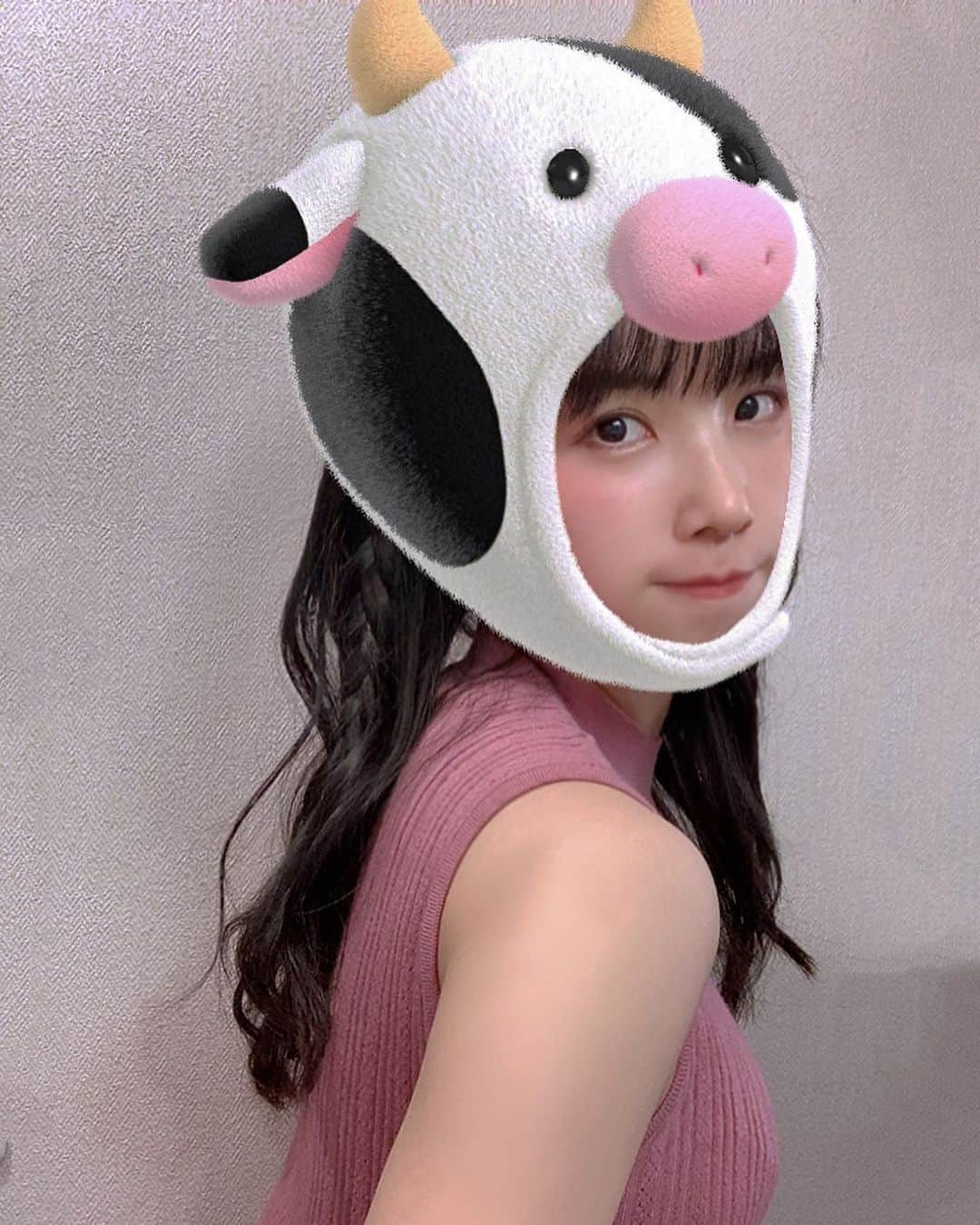 のインスタグラム：「🤍🖤新年あけましておめでとうございます 🐮🤍  今年は30代突入イヤーです🥳👏🎉ふふふ 変わること変わらないこと、全て恐れず前に進みますっ❤️  #2021#丑年#🐮#元旦 #今年もよろしくお願いします」