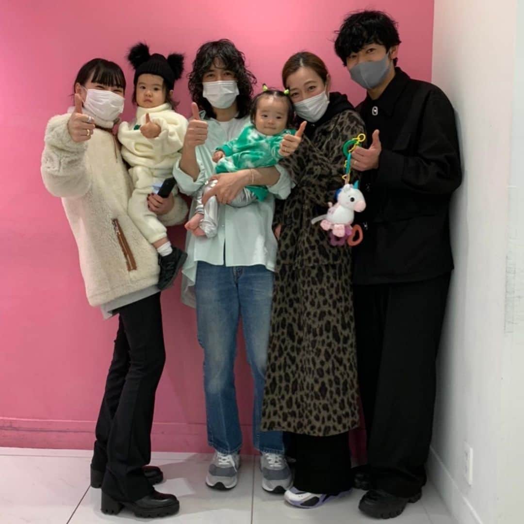漆川由佳のインスタグラム：「雪丸⛄️💕SHIMA卒業💖お疲れ様🙏🏻✨独立おめでとう㊗️🎉💕ついに夢が叶うんだね⭐️⭐️⭐️ 同期の中で1番長く一緒に働いて泣いたり笑ったりたくさんしたな💗天才肌で努力家でセンスの塊でオシャレ過ぎてどんだけカリスマなんだか😂💦冷たく見せといて結局すんごい優しい🥰雪丸にたくさん救ってもらった💖ありがとう🙏🏻✨  これからも家族ぐるみで末長く宜しくね🙏🏻💕大好きだぁ💗💗💗」
