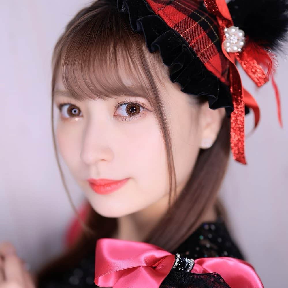 太田里織菜のインスタグラム：「. . 24歳になりました♡♡♡ . . #らぶどる #誕生日 #アイドル衣装 #生誕衣装 #アイドル髪飾り」