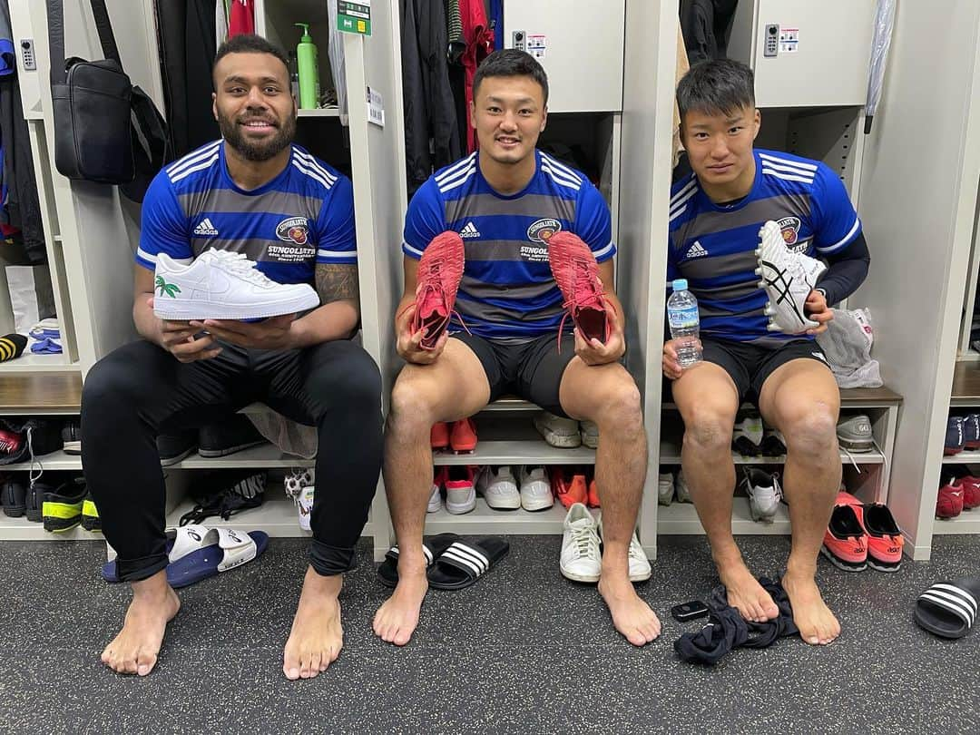 尾崎晟也さんのインスタグラム写真 - (尾崎晟也Instagram)「2020ラグビー納め🏉 今年も応援ありがとうございました！  良いお年を🙇‍♂️  #ラグビー納め #ロッカー隣 #今年もありがとうございました🙏」12月31日 16時11分 - o.se1ya