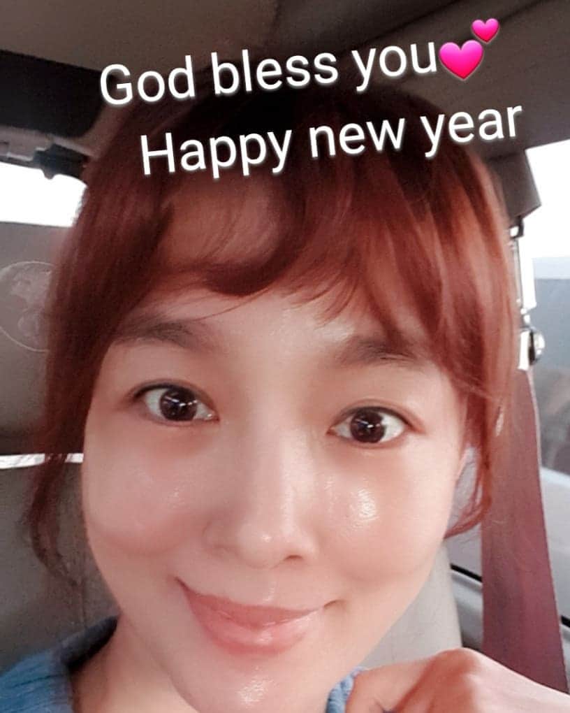 キム・ウォニのインスタグラム：「God bless you💕  Happy new year🎁  #다사다난 #감사함을배운다 #소망_기대_2021 #홧팅하시고 #힘내세요 #새해복많이받으세요 #부디마스크벗고만나길🙏」