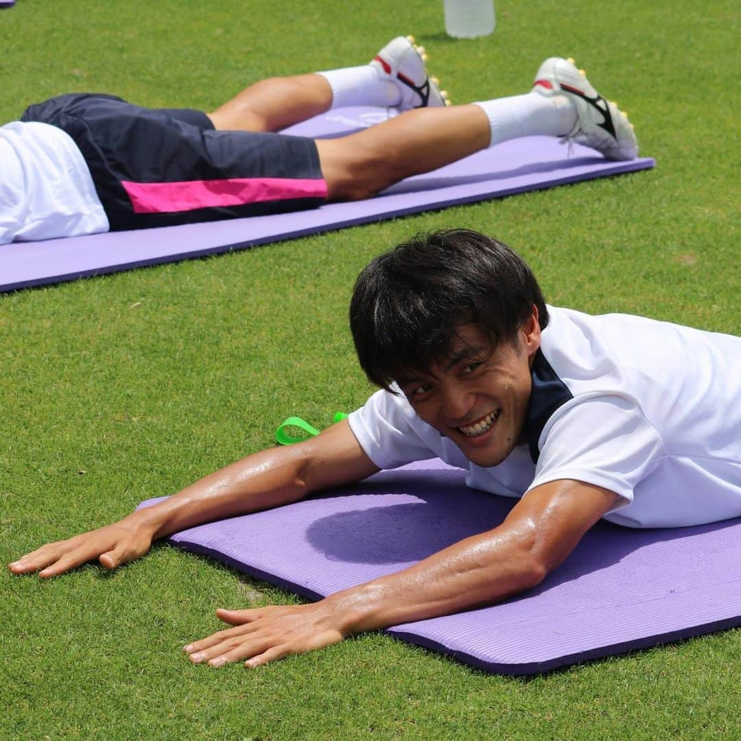 FC町田ゼルビアさんのインスタグラム写真 - (FC町田ゼルビアInstagram)「⚽️契約更新⚽️ ﻿ 本日、契約更新が発表された #奥山政幸 選手の写真をお届け📷﻿ ﻿ 『3,689分』 今シーズンゼルビア内で2番目の出場時間を記録した奥山選手😳 そして、第18節金沢戦ではJリーグ初ゴールも決め、まさに大車輪の活躍‼️ 2021シーズンは名古屋U15・U18でもチームメイトだった #三鬼海 選手も加入しさらに中心選手としてファン・サポーターの期待は高まるばかり💙 ﻿ #FC町田ゼルビア #zelvia #Jリーグ #サッカー #スポーツ #soccer #football #JLeague #町田﻿ #鉄人」12月31日 16時33分 - fcmachidazelvia