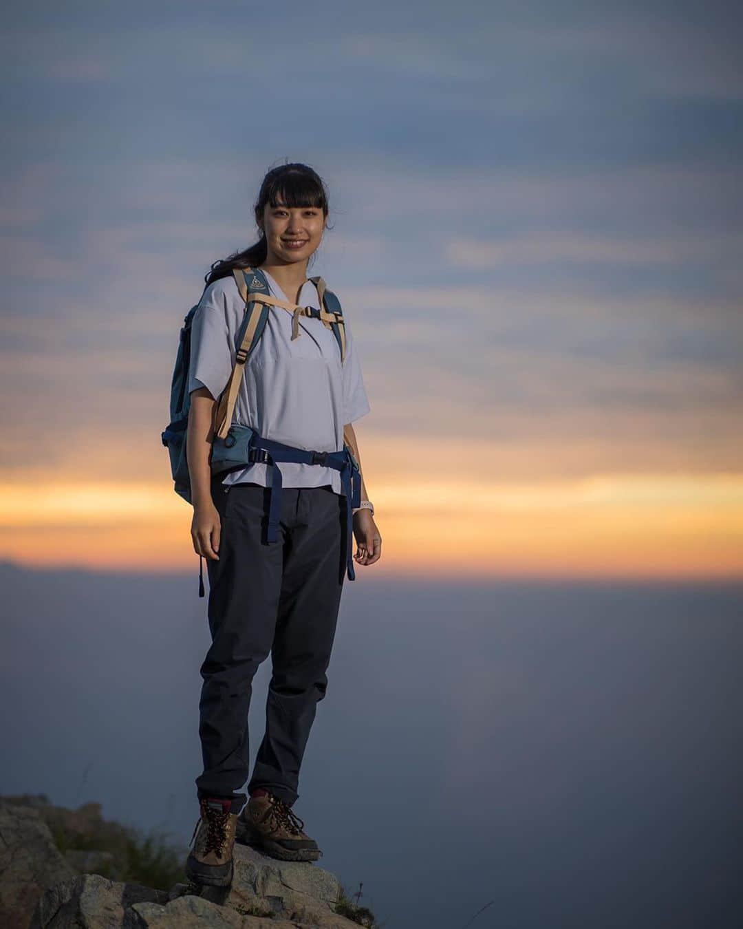 岩本憧子のインスタグラム：「. 2020年最後の投稿は、、 今年の夏前に八方池で撮影した時の写真📷 . photo by @momom.sk27  ありがとう💫 . 2020年、変化の年でしたね。 . お世話になった皆さま本当にありがとうございました！🙇‍♀️✨ . 環境も変わり、 2021年どんな年になるかなとワクワクしています🥰 . 来年も宜しくお願いします💕💕 . #2020 → #2021 #白馬　#hakuba  #八方池 #houdini  #houdinisportswear  #plusoneworks」