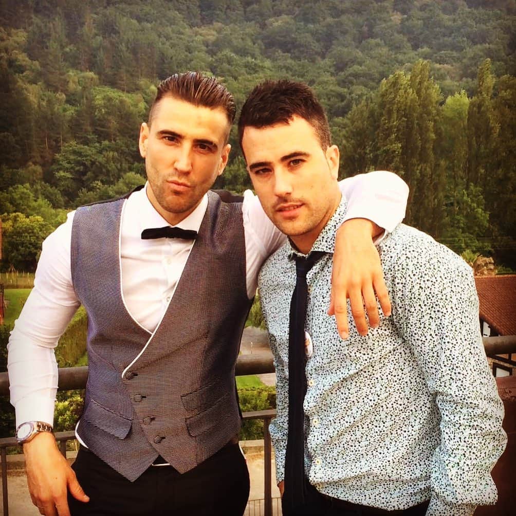 ボルハ・エキサのインスタグラム：「31/12/2020.....  cúrrela de los buenos y mejor amigo!!’  @zitromac_ #tedeseolomejorbroo #2021 ——————————  -Ultimo@día del@añoseñor🎩!!!」