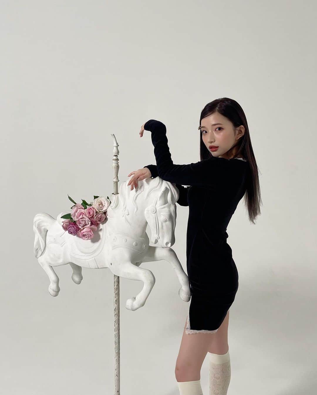 南りほさんのインスタグラム写真 - (南りほInstagram)「2020年も皆様ありがとうございました🖤 今年はお仕事でも沢山の人と出会えてとっても充実した1年になりました🤍 まだ情報解禁前だけど、来年はもっとファンのみんなに会える機会がたくさんあるから楽しみにしててね🤫💋 今年以上に来年は、素敵な1年になりそうです...💘 では皆様、良いお年を〜🙇🏼‍♀️💞 #goodbye2020」12月31日 16時42分 - minami.riho
