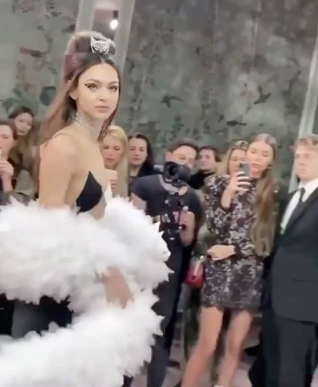 Zhenya Katavaのインスタグラム：「2021 I'm coming to you 🥂」