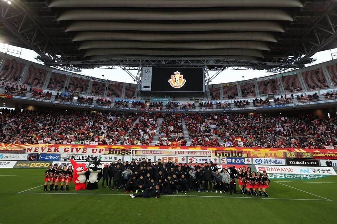 丸山祐市さんのインスタグラム写真 - (丸山祐市Instagram)「2020年﻿ ﻿ 今年もありがとうございました。﻿ ﻿ 新型コロナウィルスの影響で、難しいシーズンとなり、不安な時期もありましたが、多くの方の協力があって、無事に全日程の試合を終えることができました。﻿ 本当に感謝してます。﻿ ﻿ また、グランパスファミリーの皆さんの支えや偉大さを感じた1年にもなりました。﻿ ﻿ しっかり休んで、また来シーズンも頑張ります！﻿ ﻿ たくさんの人に感謝🙇‍♂️﻿ 2021年もよろしくお願いします‼️﻿ 良いお年をお迎えください✨  #nagoyagrampus  #grampus  #名古屋グランパス  #丸山祐市  #3  #感謝  #ありがとう  #良いお年を」12月31日 16時49分 - yuichi_maruyama.616