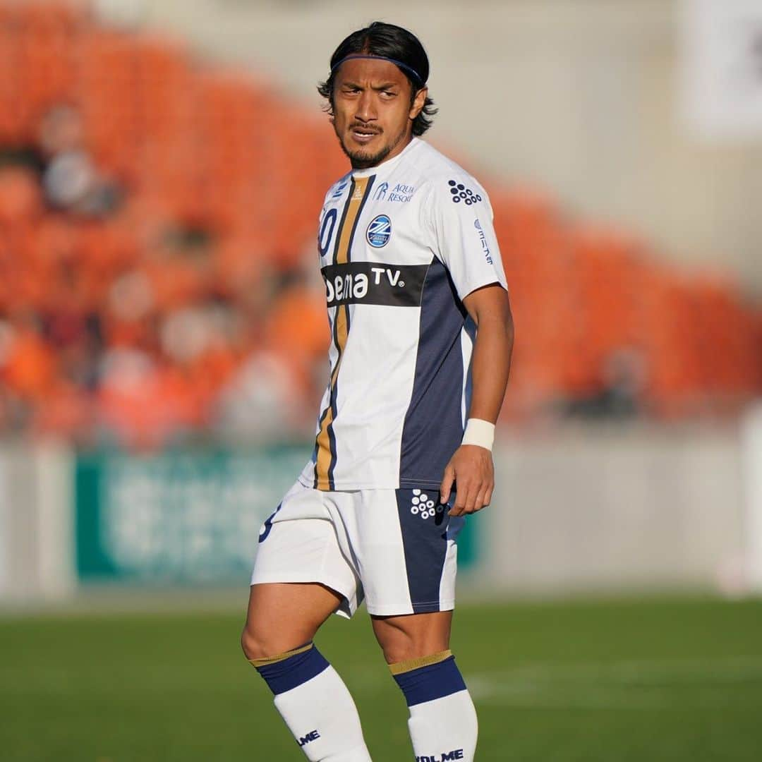 FC町田ゼルビアさんのインスタグラム写真 - (FC町田ゼルビアInstagram)「⚽️契約更新⚽️ ﻿ 本日、契約更新が発表された #中島裕希 選手の写真をお届け📷﻿ ﻿ ゴールを決めるとスタジアムの雰囲気を一変させることができる中島選手⚽️ 第25節金沢戦では追撃弾を奪い、流れを大きく手繰り寄せた👏 どんな時もチームのために走る中島選手に胸躍るファン・サポーターは多いはず。  2021シーズンも俺たちを踊らせてくれ、裕希‼️ ﻿ #FC町田ゼルビア #zelvia #Jリーグ #サッカー #スポーツ #soccer #football #JLeague #町田﻿ #ゴールハンター」12月31日 16時46分 - fcmachidazelvia