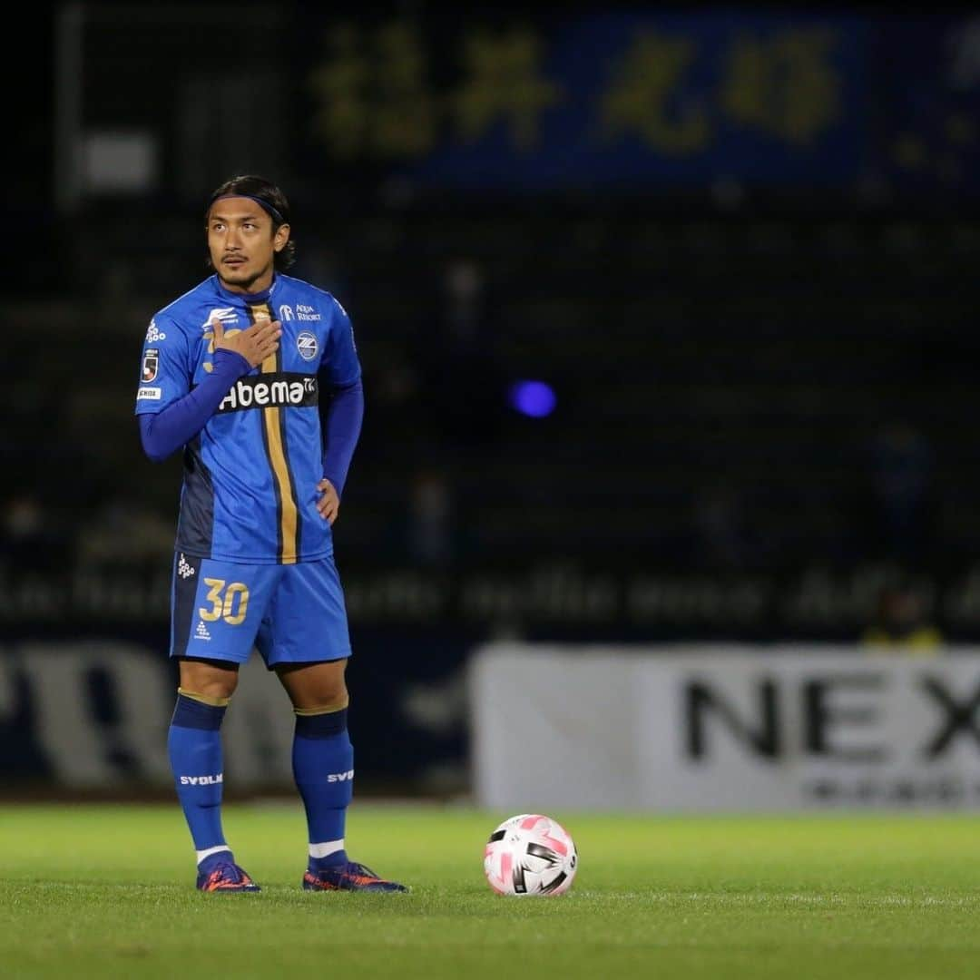 FC町田ゼルビアさんのインスタグラム写真 - (FC町田ゼルビアInstagram)「⚽️契約更新⚽️ ﻿ 本日、契約更新が発表された #中島裕希 選手の写真をお届け📷﻿ ﻿ ゴールを決めるとスタジアムの雰囲気を一変させることができる中島選手⚽️ 第25節金沢戦では追撃弾を奪い、流れを大きく手繰り寄せた👏 どんな時もチームのために走る中島選手に胸躍るファン・サポーターは多いはず。  2021シーズンも俺たちを踊らせてくれ、裕希‼️ ﻿ #FC町田ゼルビア #zelvia #Jリーグ #サッカー #スポーツ #soccer #football #JLeague #町田﻿ #ゴールハンター」12月31日 16時46分 - fcmachidazelvia