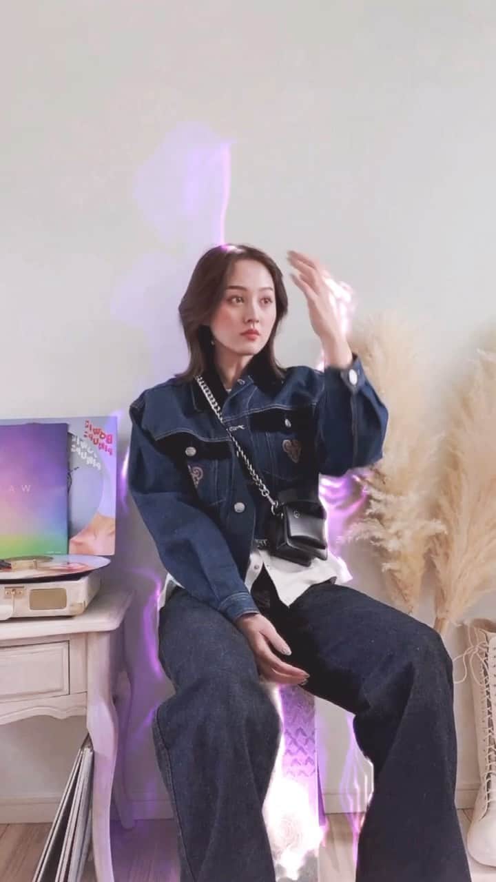 のインスタグラム：「2020最後のリールはお洋服で🌵✨ その日の気分でジャンルが変わります！  ①ジャケット #母のお下がり デニム @uniqlo  トップス @muji_global  バッグ @named_seoul  スニーカー @nike   ②ニット @named_seoul  スカート @jemiremi_official  ブーツ @jemiremi_official   ③ニットカーデ @whoswhogallery__  トップス @_092official  ボトムス @grl_official  バッグ @shopniko  ④コート @kastane_  トップス @uniqlo  ボトムス @grl_official  バッグ @shopnikoniko   #コーデ #洋服 #秋冬 #冬服 #春服 #今日の服装 #デニムコーデ #ニットコーデ #ロングブーツ #ミニバッグ #着痩せ #骨格ストレート #骨格ナチュラル #ファッション」