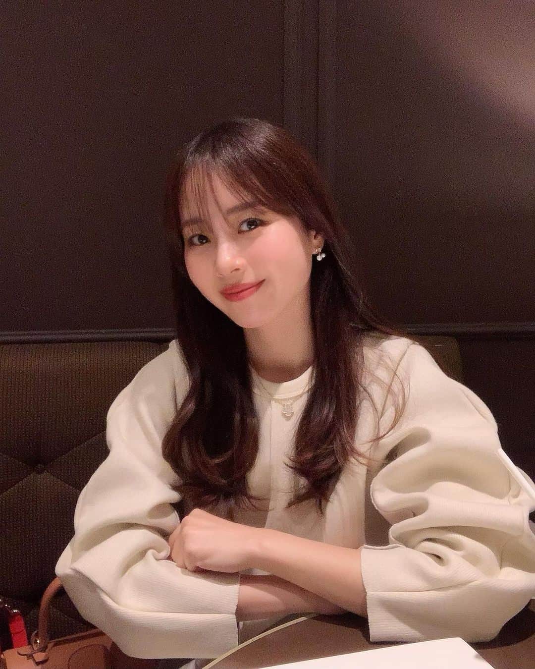 ハンナミのインスタグラム：「2020年もありがとうございました✨  来年もENEU共にどうぞよろしくお願いいたします 🤍 皆様よいお年をお迎えください :)  올 한해도 너무 고생 많으셨어요 ☃️ 내년엔 더 행복한 일들만 가득하시길 바랍니다 😌  모두 새해 복 많이 받으세요 -🤍」