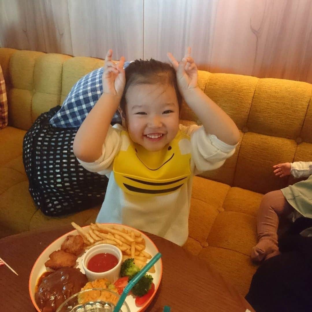 漆川由佳さんのインスタグラム写真 - (漆川由佳Instagram)「イルマとハチのイチャイチャ最高だった😍✨メルちゃんにミルクあげるのより重くて大変だったし、ミルクあげるよりテレビが気になっちゃっうハチ🥺💕たまらん💖たまらん💖 たくさんお喋りしてくれるから嬉しいよー💗💗💗」12月31日 16時59分 - shitsukawayuka
