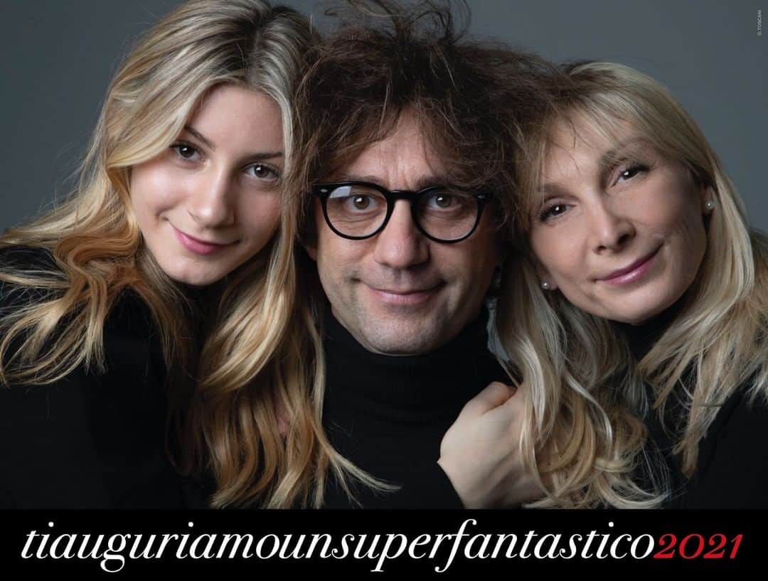 のインスタグラム：「Marco Morosini, Barbara e Margherita vi augurano un super fantastico 2021.  #brandinatheoriginal #happynewyear #happy2021」