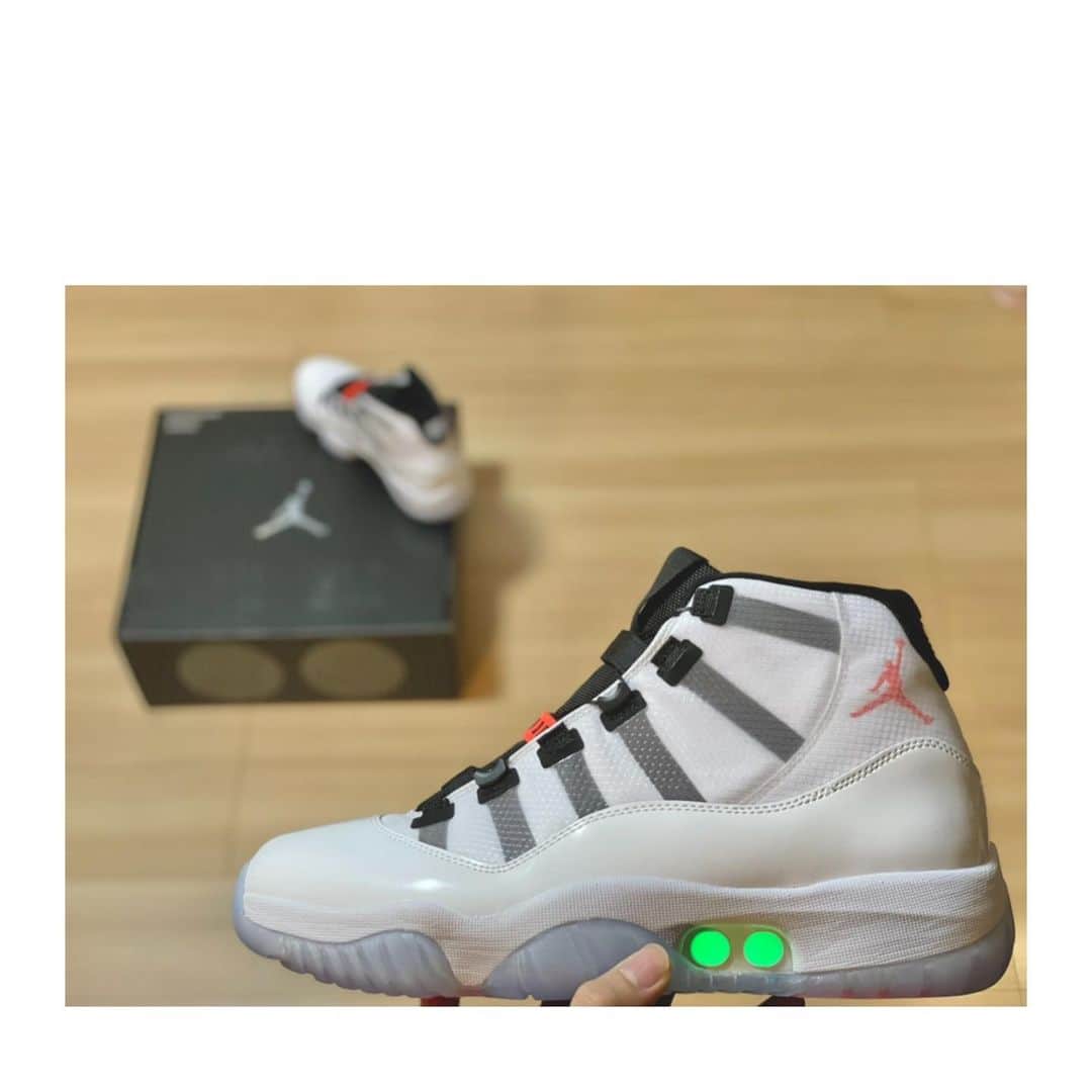 ベンドラメ礼生のインスタグラム：「2020.12.31  🔌🔌🔌...🔋。  #aj11adapt」