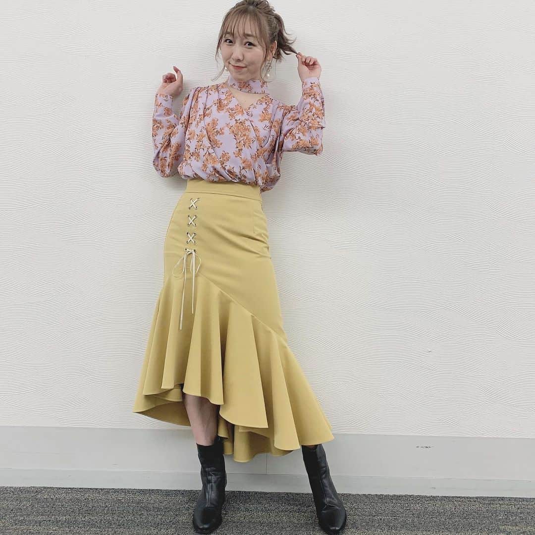 須田亜香里さんのインスタグラム写真 - (須田亜香里Instagram)「ここ最近着せていただいた衣装ちゃんたちズラリ。どれも可愛い😊❤️ お仕事の時の衣装って、身も心も私を私以上にしてくださるから本当に感謝しかない。  これは私の昔からの理想なんだけど、私のこと好きじゃない人にも、この人が着てる服は可愛い！好き！って思われる雰囲気や体型であれるように自分という生き物を頑張りたいんだよね。 お洋服大好き☺️✨  1.2.3枚目: #有田ジェネレーション 4.5.6枚目: #‪ABEMA‬的ニュースショー 7.8.9枚目: #熱闘Mリーグ  #須田亜香里衣装」12月31日 17時04分 - akarisuda