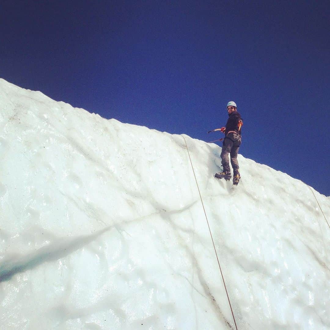 ジョシュア・レナードさんのインスタグラム写真 - (ジョシュア・レナードInstagram)「The time I learned how to climb ice (#TBT).」12月31日 17時15分 - thejoshualeonard