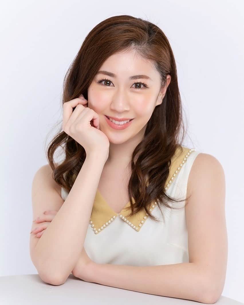 のインスタグラム：「last2020 今年もあと少しとなりましたね♪ 2020年は本当に環境がガラッと 変わってしまい今年は大丈夫 かな😢と不安と心配の日々でしたが このコロナ禍で環境の変化と共に 臨機応変に対応していくと言うことを 改めて私自身学びました！  日常の環境の変化もとても大きかった ですが、それと同時に新しいお仕事の 出会いや、ミスコンとの出会いそして 素敵な方々とのご縁本当に自分自身が また更にステップアップできた年でも ありました😇😇 ミスジャパン東京大会で準グランプリ そして1番はjfcaフォーマルフェアコンテスト でグランプリを頂けたこと本当に嬉しかった です✨✨✨  環境が変わることで大変なことも沢山 あるかもだけどそれと同時に新しい 何かに出会うことも絶対ある！！ 自分自身がそう実感したので、、、 この2020年で学んだことや新たな 方々とのご縁を本当に大切に✨ 2021年も私自身もっともっと 更にステップして皆さんに良い ご報告できるように頑張ります🔥 来年も"永島あゆみ"を応援よろしく お願い致します😊✨  そして皆さんにとって2021年素敵な 年になりますように願っております✨ まだまだこの状況がいつまで続くか わかりませんが皆さんお身体には くれぐれもお気をつけ下さい♪♪  2020年も本当にありがとうございました！ 感謝の気持ちでいっぱいです😊 皆さん良いお年をお迎え下さい♥️ 永島あゆみ ・ #1231  #2020 #2021 #jfcaフォーマルウェアコンテスト  #グランプリ #missjapan  #準グランプリ #ご縁に感謝  #女優#モデル #オスカープロモーション #永島あゆみ」
