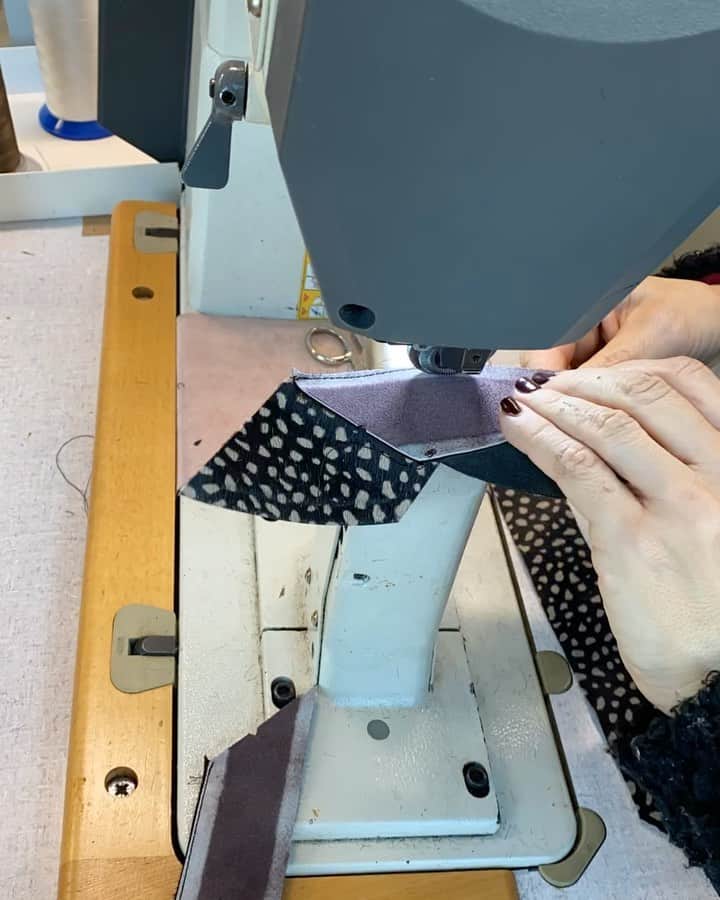 コレクションプリヴェのインスタグラム：「A tribute to our made in Italy, every shoe in made one by one with patience and love. #collectionpriveeaccessories  • • • • • #newcollection #collectionpriveeofficial #fw2021 #patchwork #shoes #fashionista #accessories #madeinitaly #handmade #artisanal #workinginprogress #contemporary #love #details #shoes #womensshoes #pony」