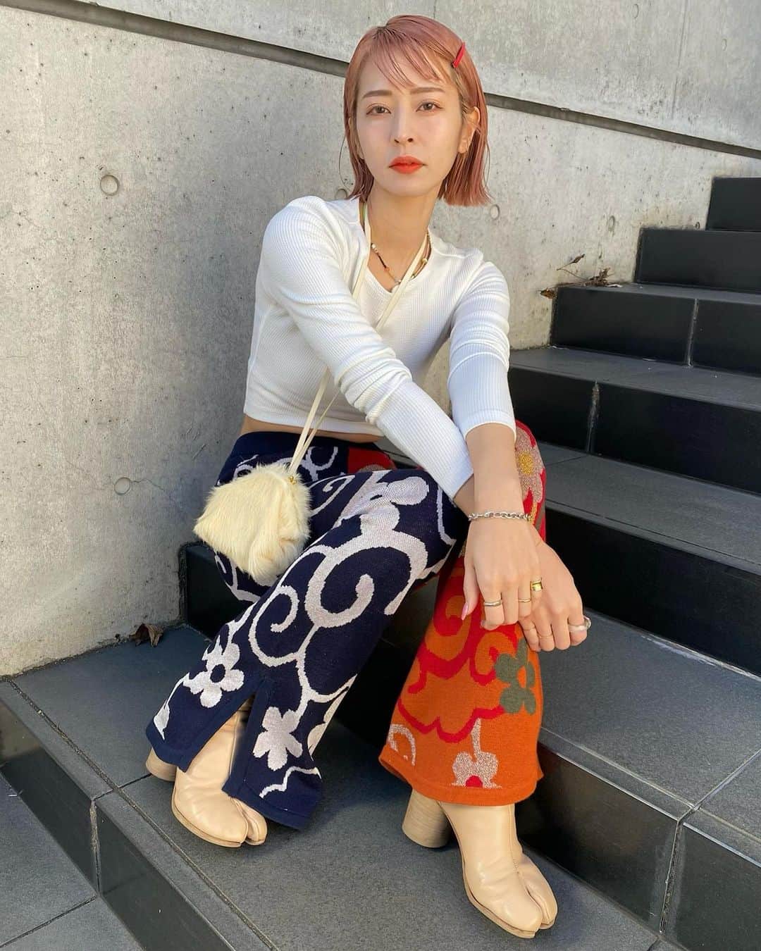 梅村実帆のインスタグラム：「2020年もありがとうございました💋 私と関わってくださる全ての方に感謝です。  大晦日の今日は、 @yanyanknits のパンツ🦎🏮🧧  めでたい感じで年末にぴったり😂💯  皆さま来年もよろしくお願いします🤍」