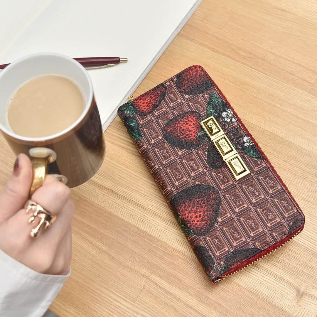 のインスタグラム：「🍫✨  Thank you 2020, and Thank you for being a part of Q-pot.❤️  Hope you have good holidays, stay safe and enjoy something sweet...☕️  #qpot #qpotjapan #キューポット #madeinjapan #qpotwallet #qpotring #qpotrings #qpotchocolate #qpothouseware #houseware #housewares #chocolate #strawberry」