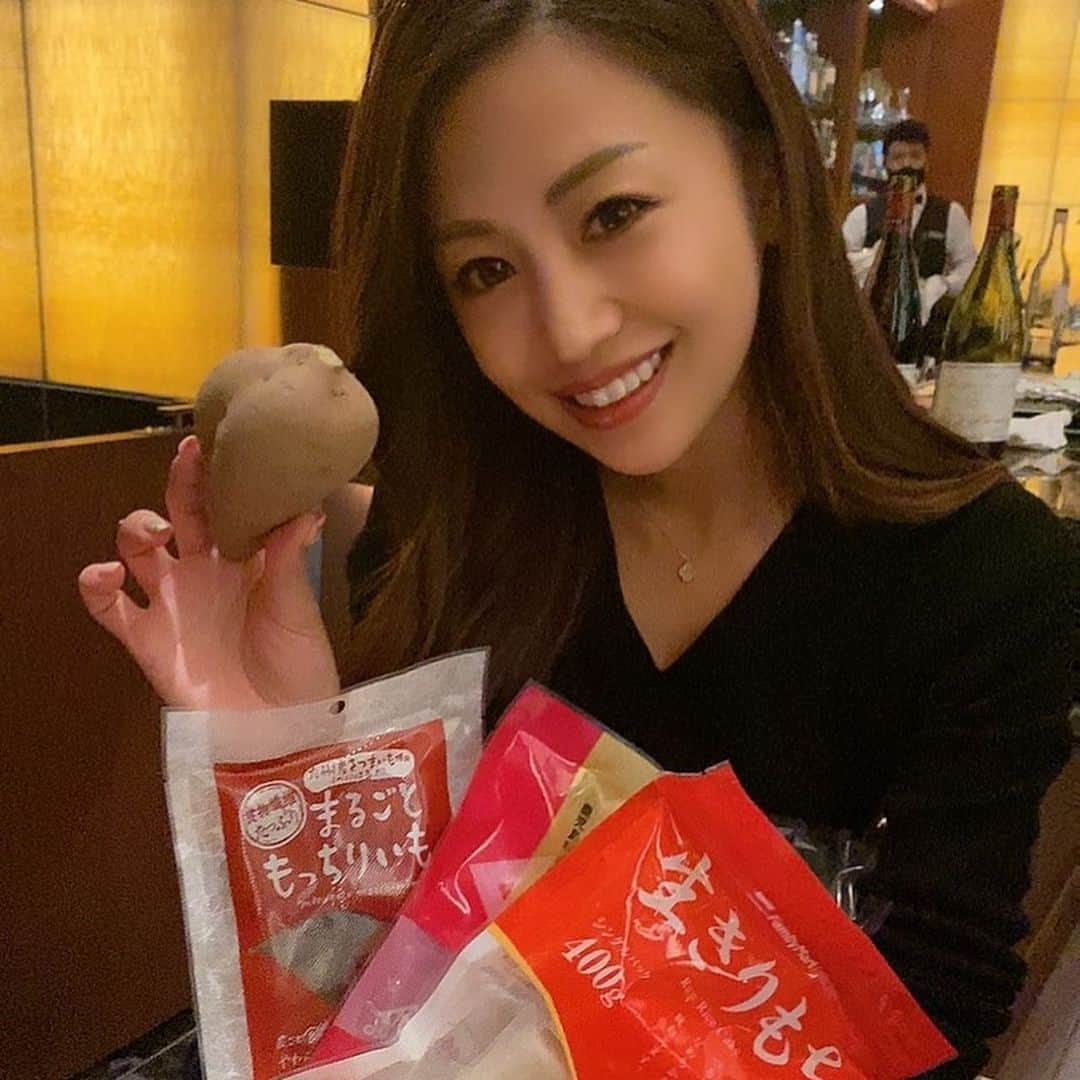 yurieさんのインスタグラム写真 - (yurieInstagram)「よしみん&ゆきぴバースデー☺️✨  よしみんもゆきぴも今年グッと会う頻度やゴルフが増えた自慢の美女達❤️  バースデーは青山のウルフギャングでサプライズディナー☺️🍖  贅沢女子会最高❤️  #バースデー　#誕生日パーティー　#愛され女子　#ゴルフ女子　#ゴルフ男子　#BDP  #ウルフギャングステーキハウス  #肉食女子」12月31日 17時16分 - yurie808golf