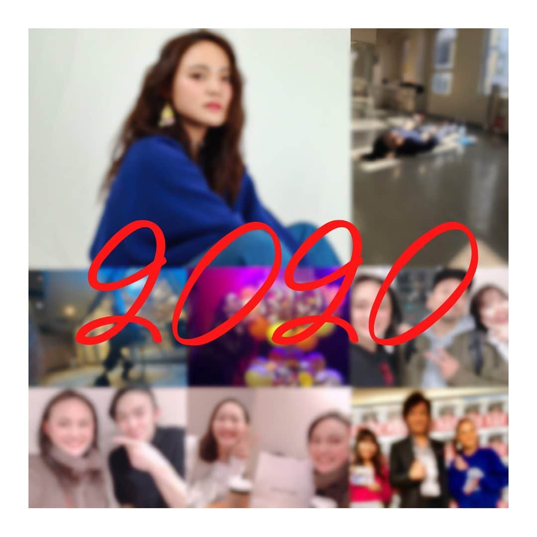 四宮吏桜さんのインスタグラム写真 - (四宮吏桜Instagram)「2020年  いやぁぁいろんなことありましたね笑 ほんと…頭から最後まで…バタバタと…  改めて、2020年ありがとうございます。 日本にとっても世界にとっても 思わぬハプニングに見舞われた年になりまして…  んもう…いやんなっちゃうわぁあぁ 当たり前が当たり前じゃなくなって 気づけば違和感が当たり前になって まだ油断できないけど少しずつ世界が またいつもの日常に戻りつつありますよね。  うん、いつかきっと。🕊  さてさて…2020年 語りたいことは山ほどありましてここじゃきっと収まりきれないので一言で表しますと、 "変化、準備"の年でした。 あっ…一言やないやん…🤭🤭←  年の初めから変化しっぱなしで、 正直まだ気持ちが追いついてなかったり 拭えないものが 心の彼方此方にこびりついて離れなかったり 信じてたものが一瞬にして 手のひらを返したかのように 絶望に変わったり。 絶望から這いつくばる術を覚え 自分から変わろうとしたり。 環境が変わったり。  色彩豊かな年なのかもしれないけど 今はぐちゃぐちゃに混ざって グレー寄りの黒色になってしまってます。 でもそこからまた新たな色が 新たなキャンパスが生まれようとしてるのも 事実。 今年も去年より沢山の感情に触れ 沢山の人のいろんな考え方、 価値観、心に触れ さらに愛する人たちの大切さに 気づくことができました。  まぁた抽象的だなぁて思ってる そこのあなた😳  ふはははは。 今に始まったことじゃないでしょ？😏w  そして今年はダイレクトに コロナの影響を受けやりたいものもできない という最悪な状況下にも置かれました。 だけどね、これってさ 人間のすんごいことだと思うんだけど そういう最悪な時ほど 最高のアイデア浮かぶんだよね。  "おうち時間"  いろんなクリエイターの方々が 素晴らしい術を教えてくださり、 自分の趣味の輪、 特技の輪が驚くほどに広がり、 自分にはこんな一面が、 こんなことできるんだと 教えていただけました。  そう、それが準備につながって 今の自分がいる。  独りでステージに突っ立ってても 見てくれる人がいなければ スポットライトを 当ててくれる人がいなければ 声を響かせてくれる人がいなければ 役を与えてくれる人がいなければ 私が"此処"にいる意味もわからなかったと 今すごく感じてます。  いろんな場面で 私はいろんな人に言ってるんだけど "ほんっとみんな優しいんだ“って。  何度も何度も皆様に "待っていてください!"という言葉を 投げかけ どれだけ待たせてしまっても それでも応援してくださるファンの皆様が "がんばれ！"って言ってくださっていて… 本当にみんな優しすぎます😂😂  もう頭が上がりませぬ…m(_ _)m✨ いつも本当にありがとうございます！ 今はリアルでは会えてませんが 配信で画面越しだけど皆さんとお話しできてる時間が今の私には最高のご褒美タイムなんです🥰 いつも楽しく配信させてもらってます。 最近はテンションの落とし所に迷って テンションがあっちこっち彷徨っておりますが…← 興奮しすぎた猫みたいになってますよね笑 来年は落ち着いて配信できるよう頑張ります笑  数え切れないほどたくさん悲しい思いを させてしまったのかもしれません。 でもその分数え切れないほど たくさんの幸せを感じ 少しずつではありますがその恩を皆様に お返しできるように 来年は過ごしていけたらと思います。  知り合いのみんな、家族、事務所のみんな、社長。 今年は本当に支えていただきました。 電話で何回泣いたことでしょう笑 そんな私のお尻をペチンって叩いて前に進ませてくださって本当にありがとうございます。  さてさて。 来年はいよいよ走り出す年ですね。 年始早々舞台稽古に 胸を高鳴らせております。 とてもありがたい。 今ある環境にしっかりと感謝を感じつつ また新たな世界が開けるよう 努力し続けていこうと思います。  恋の一つや二つでもしたいなっとも思いつつ…おっと🤭笑笑 安心してください。 妄想の話ですから笑  ではかなり長くなってしまいましたが 本当に今年一年ありがとうございます。 また来年元気な姿でみんなに会えますように💓💓  良いお年をお迎えください🙋‍♀️  Good Bye 2020  #四宮吏桜 #2020年  #ラスト投稿 #大晦日」12月31日 17時18分 - rio_s_0221