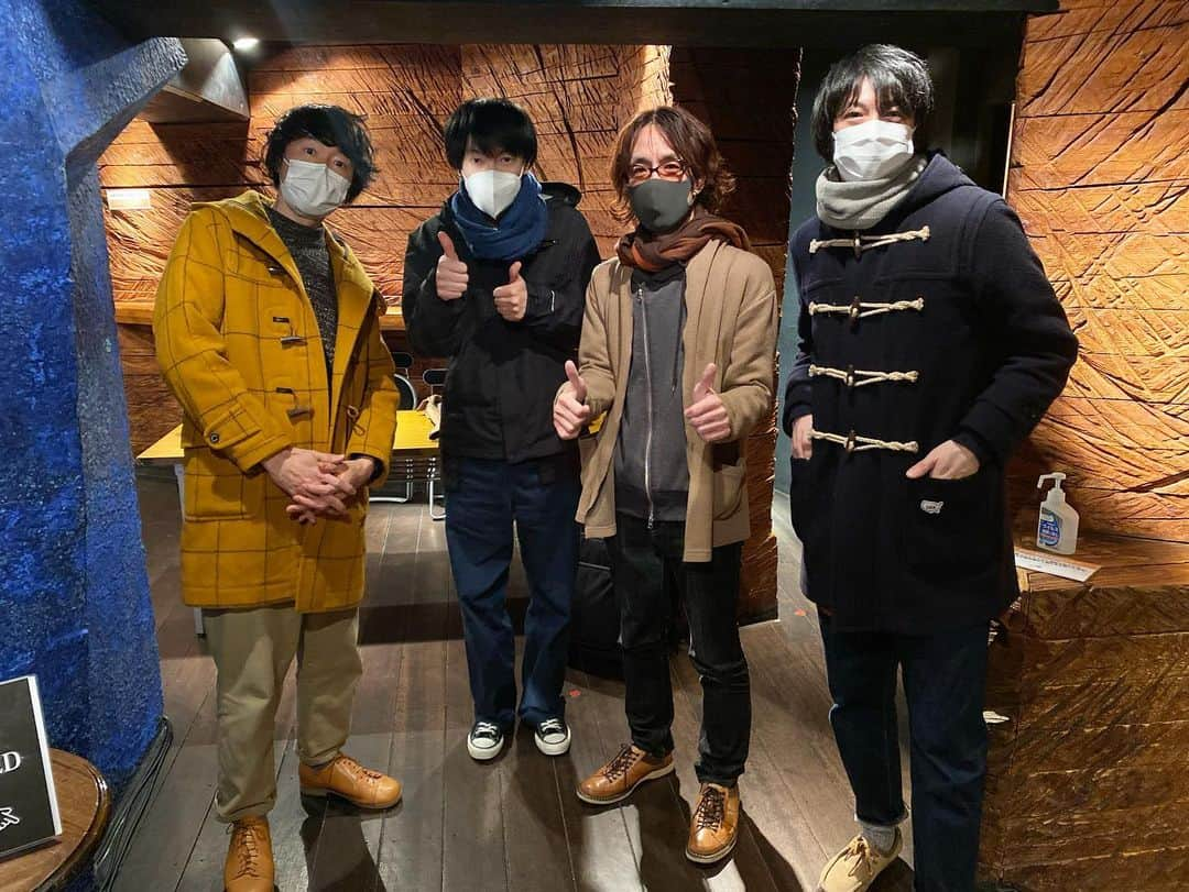 山田稔明さんのインスタグラム写真 - (山田稔明Instagram)「大晦日のスターパインズカフェ、歌い納めしました。ご来場の皆さん、配信でご覧いただいた皆さん、共演者、そしてスターパインズカフェのスタッフ皆さん本当にありがとうございました。また来年吉祥寺のいつもの場所で会いましょう。良いお年を。 #山田稔明 #高橋徹也 #青木慶則 #tsunta」12月31日 17時18分 - toshiakiyamada