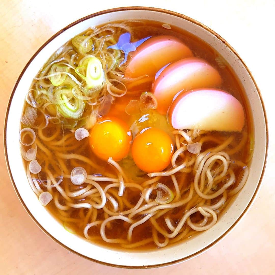 布川敏和さんのインスタグラム写真 - (布川敏和Instagram)「年越し蕎麦～食いネェ～🍜=ヽ(๑´ڡ`๑) . #布川敏和 #ふっくん」12月31日 17時18分 - fukawatoshikazu