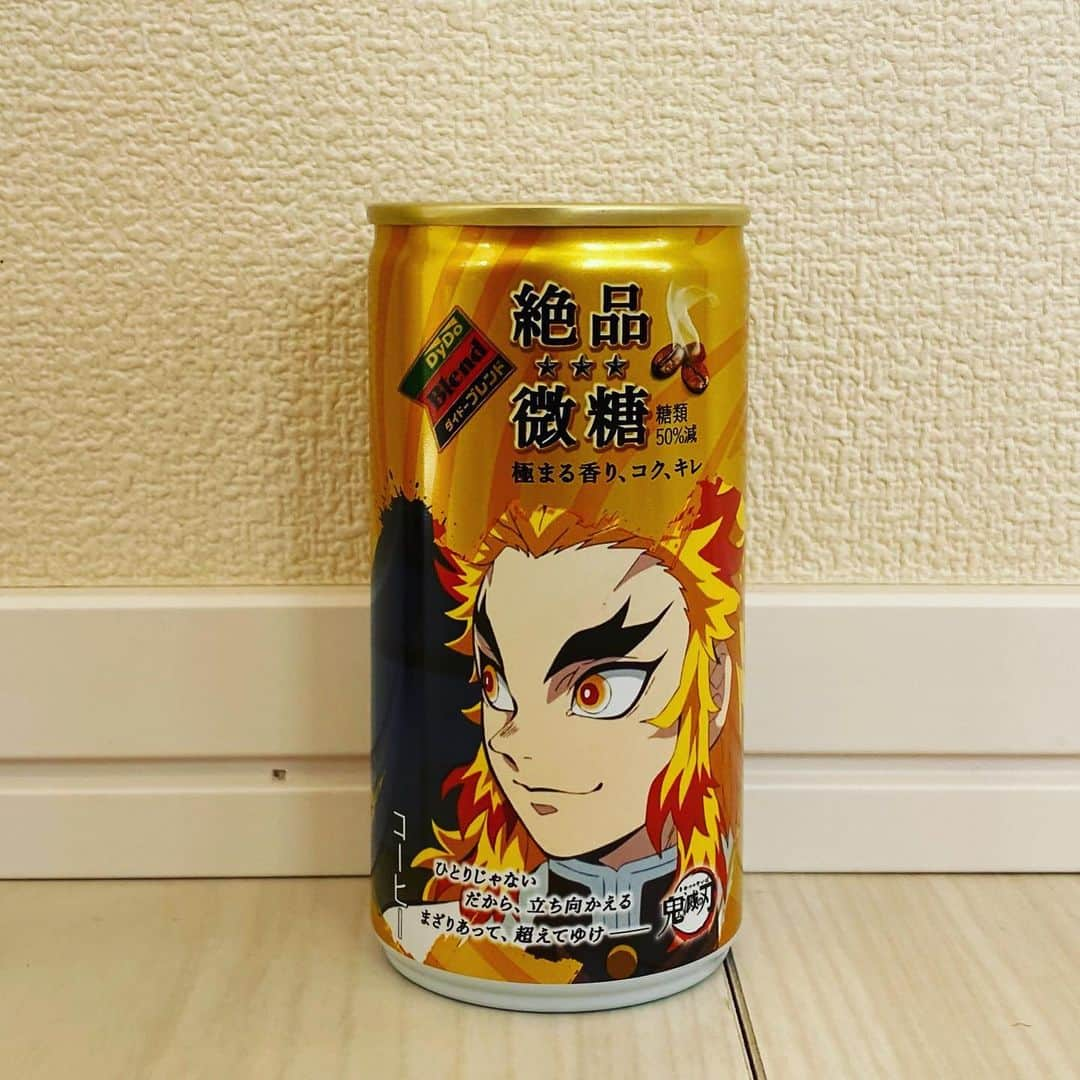 アキラ100%さんのインスタグラム写真 - (アキラ100%Instagram)「自動販売機限定の絶品微糖。 なかなか出ない煉獄さん。。。  もう出ないのか？ もう煉獄さんはいないのか？  諦めかけたその時、、、  きたー！！！ 煉獄さん！ 煉獄さーん！！！ 最高の形で2020年を締めくくれました✨  #鬼滅の刃 #鬼滅缶 #煉獄杏寿郎 #心を燃やせ」12月31日 17時21分 - akira100percent_