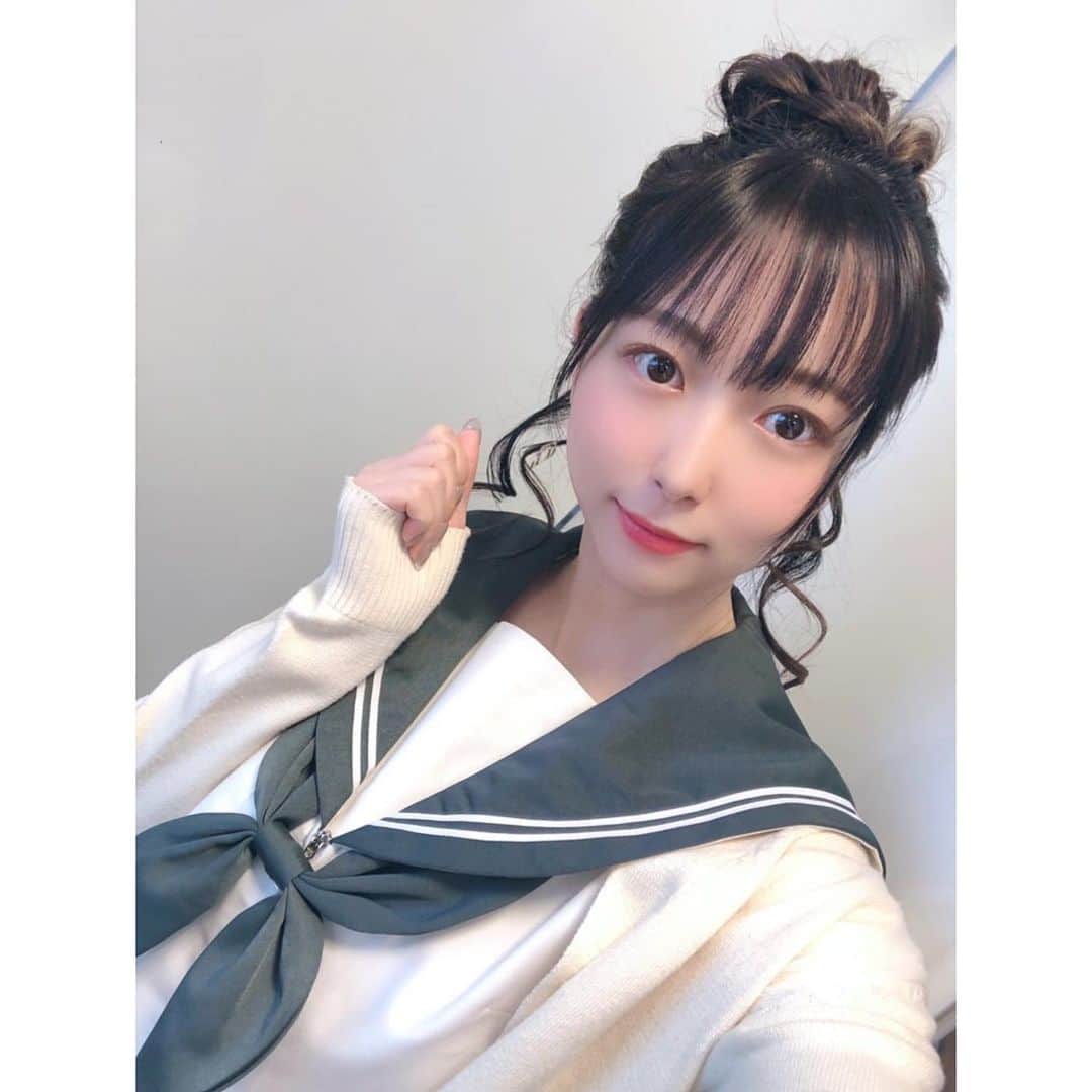 大崎菜々子のインスタグラム：「・ #乃木CHARGE カラオケ館PRムービー出演権イベ参加中です！ ｢MIX14184271｣がChargeSPOTでモバイルバッテリーをレンタルできるクーポンコード(1時間無料券)となり、ChargeSPOT(@chargespot_jp )で1Chargeすると1投票に。 コンビニやカラオケ館など色んな場所でモバイルバッテリーがレンタルできます！ 本日12/31(木) 23時までに獲得した投票数に応じてptが加点されます！ 1位は20万pt獲得できます！現在投票2位、 総合順位3位なので配信と併せて応援してください✨ ミクチャ最後の配信時間は22:00～23:00まで！ 今日で配信卒業するので、 最後のイベントたくさん応援してほしいです🙇‍♂️  配信順位も2位以内に入りたいのでよろしくお願いします！ 一緒に最後のイベント楽しみましょう😘  ミクチャ配信URL⬇️ https://mixch.tv/u/14184271  #乃木坂46 #カラオケ館 #アイドル #女子大生 #コスプレ #制服 #美少女図鑑 #love  #fashiongram #좋아요 #팔로우미 #오오티디  #패션  #패션스타그램  #followme #pleasefollowme #likeforlikes #pleaselike #model #cosplayer #l4l #fashion  #girl  #cute #かわいい#instagood  #makeup #cosmetics」
