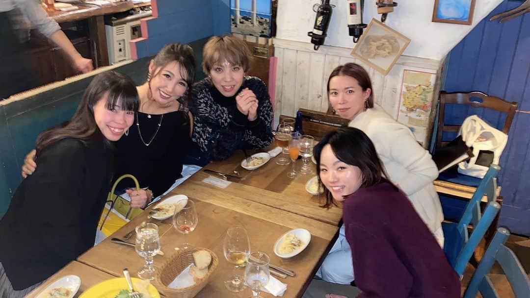 yurieさんのインスタグラム写真 - (yurieInstagram)「高校の同級生とクリスマス会☺️❤️  みんなとはもう15年くらいのお付き合いか🥺💕  変わらず、みんな仲良くしてくれて笑いが絶えない仲間💕  2020はもっと会いたいな☺️💕  #クリスマス会　#高校同級生　#女子会　#クリスマス女子会　#タロス　#渋谷」12月31日 17時32分 - yurie808golf