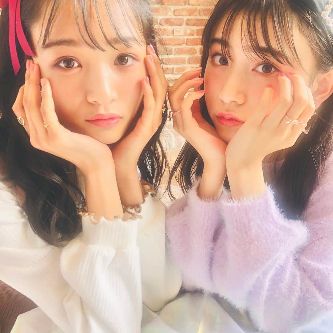 ニコ☆プチのインスタグラム：「🤍🤍 2020年もニコ☆プチをご愛読、応援いただき 本当にありがとうございました！  どんな時も変わらず 『可愛くておしゃれで面白い』を追求し、 全国の小学生へ向けて ハッピーをお届けし続けます🌟🌈💝👗🌷  皆様よいお年をお迎えください🌸 from ニコ☆プチ編集部 🤍🤍 #近藤藍月 #中山あやか」