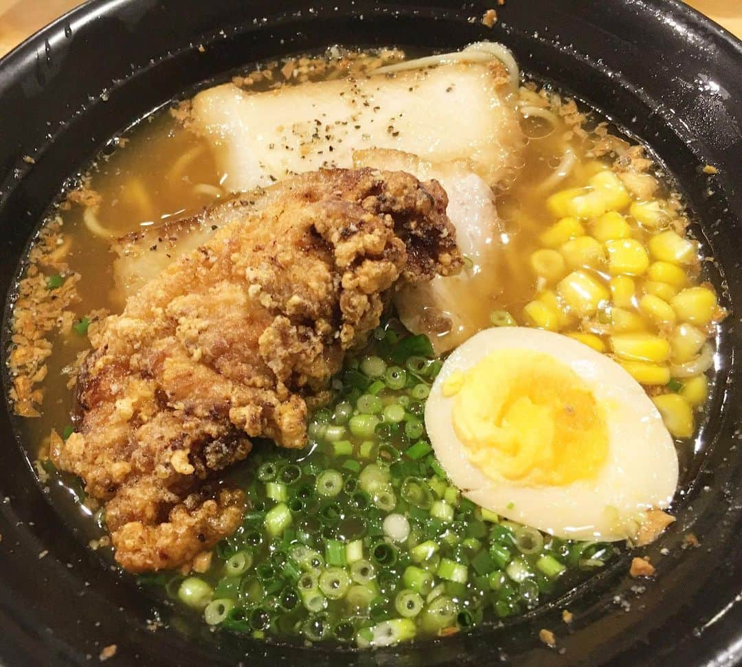 小川夏果さんのインスタグラム写真 - (小川夏果Instagram)「こんなにたくさんラーメンを食べた年はないってくらいたくさんラーメン食べたね。鹿児島はラーメンの宝庫🍜 今のところ「五郎家」がぶっちぎりNo.1❤️ ˚✧₊⁎⁎⁺˳✧༚ ˚✧₊⁎⁎⁺˳✧༚ この一年、やりたい事をがむしゃらにやってこれたのは応援してくれている両親、友人、周りの方々のおかげで、まだ結果は出てないけど、その結果を楽しみにして支えてくれる皆さんに心から感謝申し上げます。 . . #ラーメン #鹿児島ラーメン #kagoshima #鹿児島 #鹿児島観光 #鹿児島グルメ #ラーメン巡り  #グルメ #食 #ラーメン部 #ラーメン大好き  #拉面 #鹿儿岛 #美食 #美食日記 #美食家 #美食推薦 #好吃 #好吃😋」12月31日 17時33分 - ogawanachu