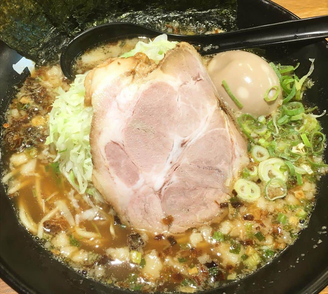 小川夏果さんのインスタグラム写真 - (小川夏果Instagram)「こんなにたくさんラーメンを食べた年はないってくらいたくさんラーメン食べたね。鹿児島はラーメンの宝庫🍜 今のところ「五郎家」がぶっちぎりNo.1❤️ ˚✧₊⁎⁎⁺˳✧༚ ˚✧₊⁎⁎⁺˳✧༚ この一年、やりたい事をがむしゃらにやってこれたのは応援してくれている両親、友人、周りの方々のおかげで、まだ結果は出てないけど、その結果を楽しみにして支えてくれる皆さんに心から感謝申し上げます。 . . #ラーメン #鹿児島ラーメン #kagoshima #鹿児島 #鹿児島観光 #鹿児島グルメ #ラーメン巡り  #グルメ #食 #ラーメン部 #ラーメン大好き  #拉面 #鹿儿岛 #美食 #美食日記 #美食家 #美食推薦 #好吃 #好吃😋」12月31日 17時33分 - ogawanachu