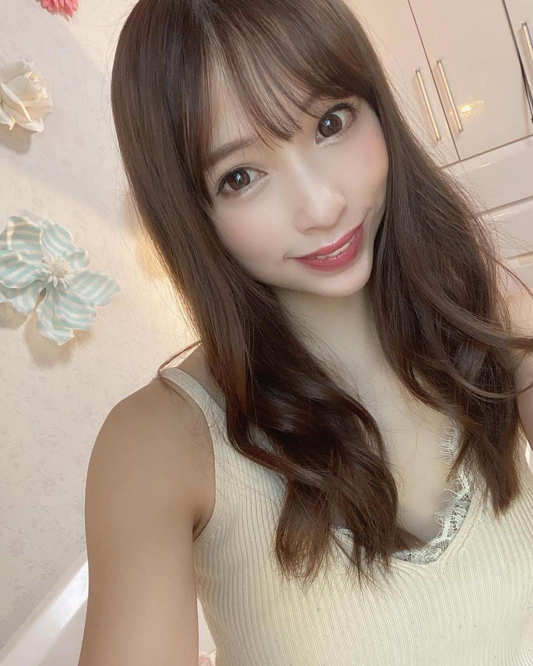 鶴巻星奈のインスタグラム：「2020年、たくさん変化があった年でした。 ずっと応援してくださる皆様、新しく出逢えた皆さん本当にありがとうございました💕  来年も精一杯頑張ります！ 応援してくれたら嬉しいです。 来年はたくさん会える機会があったらいいな。🥰 良いお年をお迎えください🎍❤️」