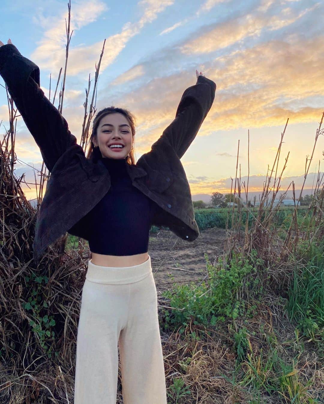 リリーマイマックのインスタグラム：「Happy NYE!! I bet y’all are so tired of 2020... here’s a recap of my year... was lucky enough to go to Japan, Thailand, Tanzania & New York right before lock down. Feels so strange to think that travelling is no longer normal anymore. Me being at home for this long was something I wasn’t used to & there were a lot of ups and downs. Lots of new bad habits & mental breakdowns but I’m so glad this year I did gain a lot of new friends, work, insight & perspective. I really am praying that 2021 will be much better for all of us. 🙏🏼here’s to friendship, family, self love, success & good health 🥂 happy new year again! Let’s be optimistic about 2021! Hope you guys can spend a moment to reflect on things you’ve learnt this year & be grateful for all the small things ☺️」