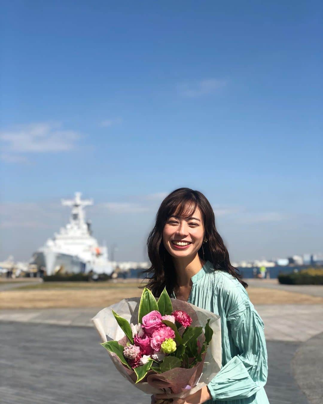 伊藤沙織のインスタグラム：「May 2021 be a happy and great year for you guys! 誰にとっても、大変な一年でしたが来年は希望に満ち溢れた年になりますように。 個人的には、入籍・引っ越し・退職という変化の年でした！ 良いお年をお迎えください🙇🏻‍♀️ . #happynewyear  #thankyou2020 #写真はプロポーズの次の日」