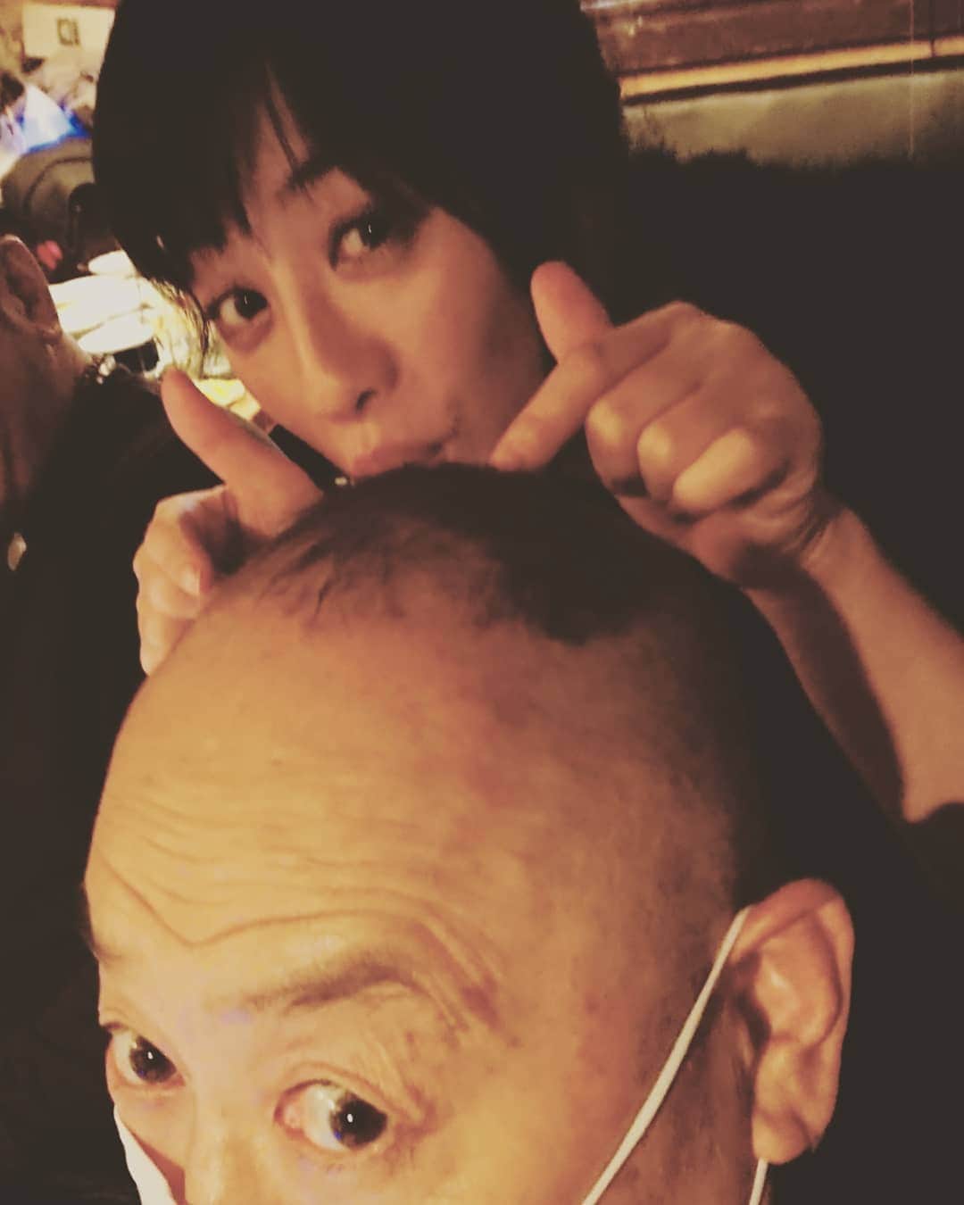工藤亜耶のインスタグラム：「今年も一年お疲れでした(^^ゞ  コロナで色々考えさせられる年でしたが、前向いて行こうと思います！！  そして、今年はお父さんの毛が生えてきました！！  来年にはフサフサになるかもしれません！！  来年もどうぞ、宜しくお願いします(^O^)」