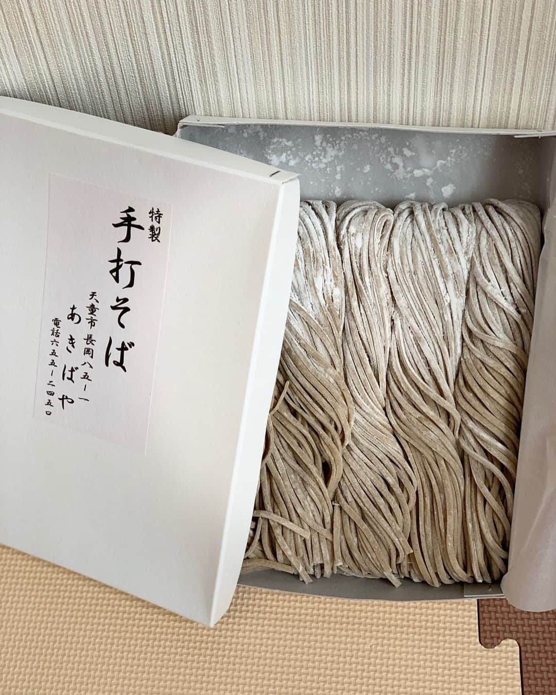 のインスタグラム：「2020年ありがとうございました！ あきばやさんいつもありがとうございます！ よいお年を〜！ #年越し蕎麦 #あきばや」