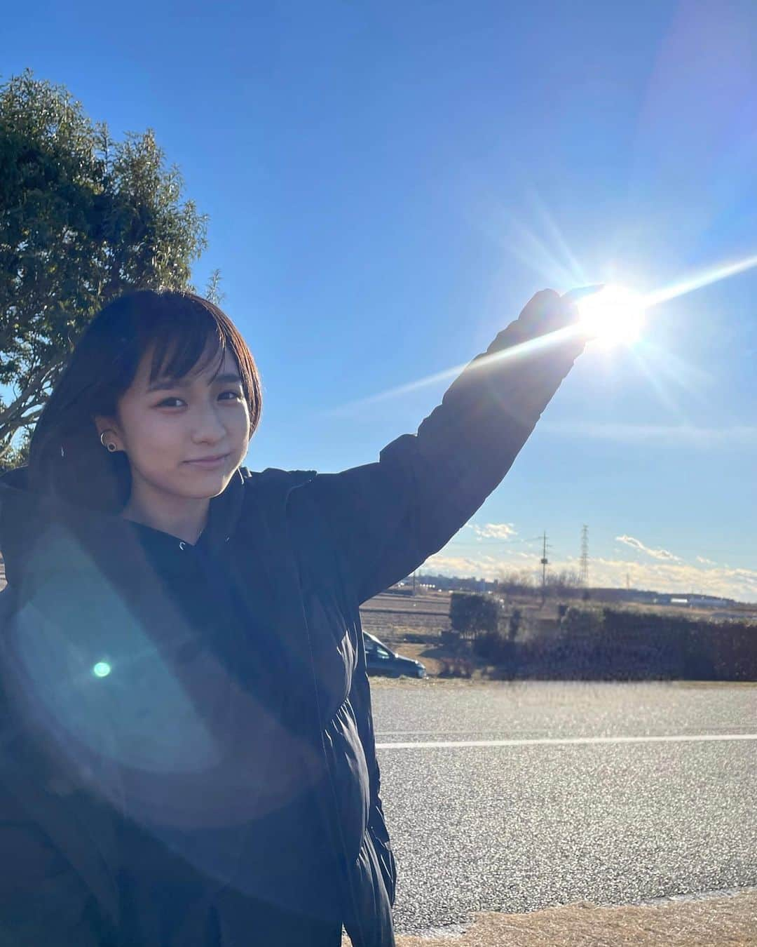 佐藤ひなたさんのインスタグラム写真 - (佐藤ひなたInstagram)「・ ・ 2020年 ラスト ╰(‘ω’ )╯三  今年は お仕事でも インスタでも  たくさんの人との出会いがあって  本当に感謝でいっぱい♥  ありがとうございましたm(_ _)m  今日は家族で 知らない道ドライブをしたよ！  どこにいる?!ってなって楽しかった！  めっちゃ眩しかったけど撮ってみたー(◍˃̶ᗜ˂̶◍)ﾉ"  #2020 #ねずみ年 #ラスト #感謝 をこめて♥ #手書きメッセージ #ご挨拶 #手書き  #キューガルモデル #佐藤ひなた #ひな #ひなdays」12月31日 17時50分 - hinata_sato_official