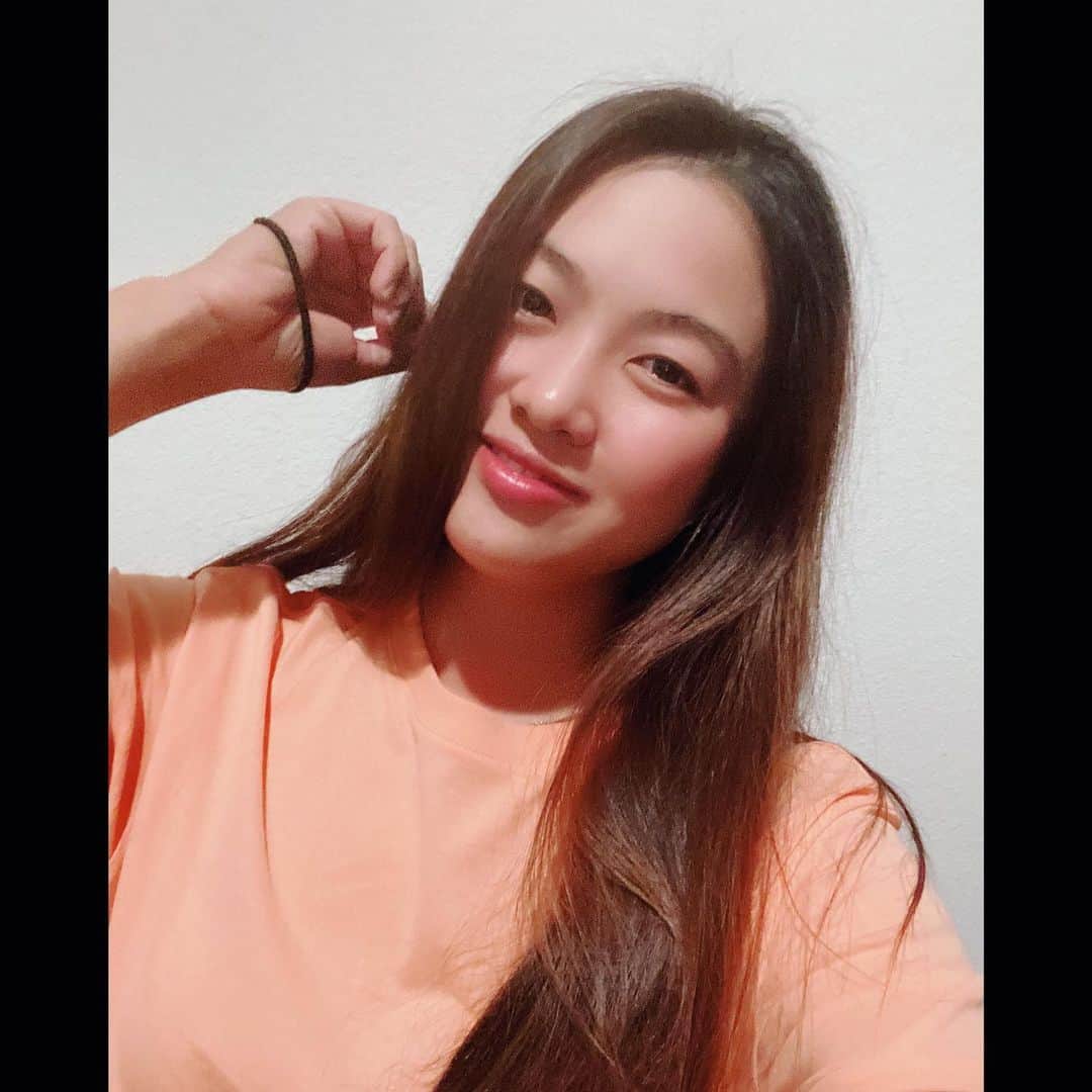 ミンジー・リーのインスタグラム：「Hope everyone is spending a safe last day of 2020😘 #HappyNewYear #2021」