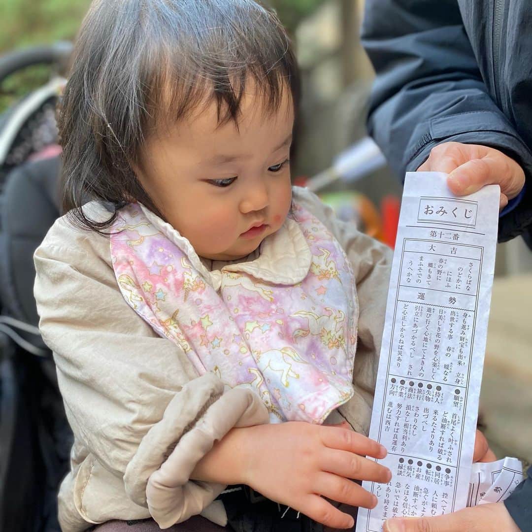 のインスタグラム：「2020年ももうあと数時間。自分にとっても大変な一年でした。自分はこれで良いのか、と自問自答した年でした。そして我が子よ。来年厄年のパパが小吉を引くなか、初おみくじで大吉。来年はさらに笑顔の多い年になりますように。いつもお世話になってる皆さま、応援して下さってる皆様、今年もありがとうございました！来年もまた笑顔でお会いしましょう！良いお年をお迎え下さい。」