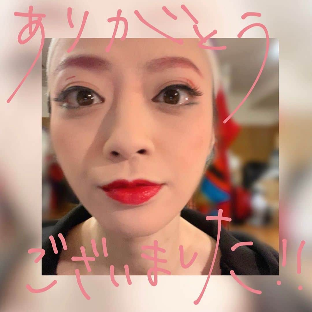 高畠麻奈さんのインスタグラム写真 - (高畠麻奈Instagram)「2020年。 劇団朱雀に始まり、劇団朱雀に終わりました。 葵劇場と共に最高の幕引きとなり、幸せに思います。  今年は思いがけない状況となり 悔しい思いもたくさんしたけれど、参加した6公演 多くのお客様に支えて頂いた事が何より嬉しいです。 ありがとうございます。  それに、この状況だからこそ 出来た事や気付けた事もたくさん。 無駄な事って何1つ無いのだなと☺︎  終わり良ければ全て良し！！ 始まればいつか終わりが来るし、 終わりがあればまた新しく始まる。 きっと、きっと未来は輝いているし 輝かせる事が出来るはず。  #2020年#最高の幕引き#ありがとうございました #終わりは始まり#未来は明るい」12月31日 17時48分 - mana_724