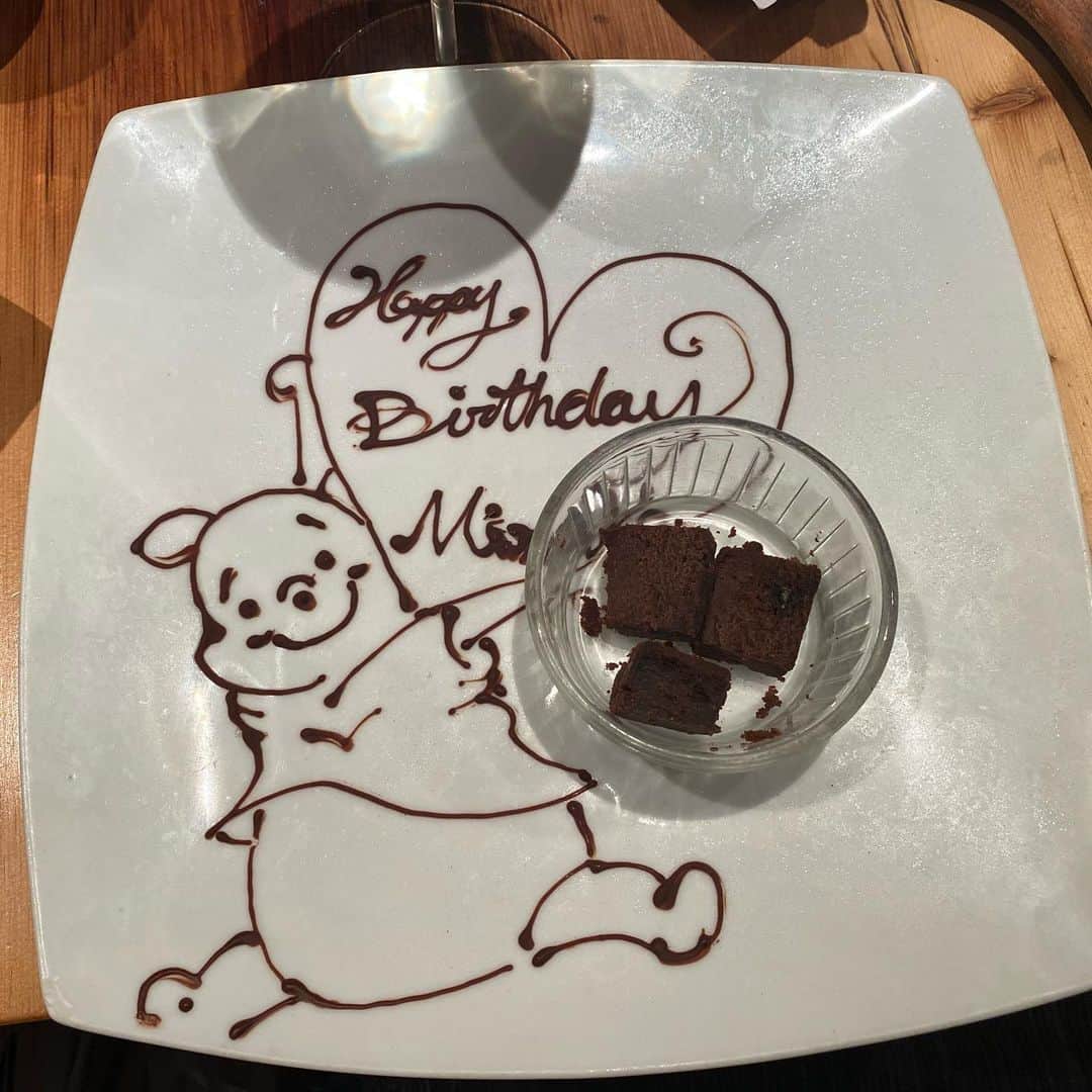 石田美奈子さんのインスタグラム写真 - (石田美奈子Instagram)「2020👋👋👋 . 2020年もあと数時間ですね☺︎ 今年も1年ありがとうございました(⑅ˊᵕˋ⑅)🧡 来年もよろしくお願いいたします✨ . 少し前ですが、34歳になりました⑅◡̈* たくさんお祝いしていただいて、12月はとっても幸せな1ヶ月でした😊 センス溢れるプレゼントをたくさんいただいて嬉しい！♡ . 今日は家でゆっくりご飯を食べてお酒飲んで、#RIZIN でも見ようかな♫ 1人で過ごす大晦日って初めて😂 . . #2020 #今年もお世話になりました」12月31日 17時48分 - mminakooo