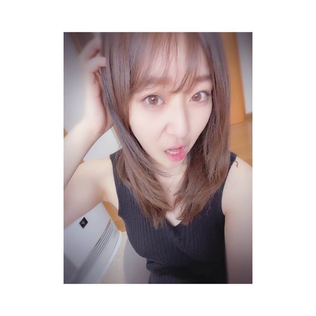 中冨杏子さんのインスタグラム写真 - (中冨杏子Instagram)「.*･ﾟ　.ﾟ･*.🎇.*･ﾟ　.ﾟ･*. . 少し早いですが 投稿ラッシュになる前に！！ . . 2020年、本当にありがとうございました。 色々な事が起きた怒涛な2020年。 . . 2020年は宣材写真撮り直しから始まり 有吉ゼミ出演、人生初海外 1人芝居出演、緊急事態宣言 zoom劇場オンラインノミ毎日公演、 Yahooトピックスデビュー 、東中新聞掲載 zoomリーディング出演、 オムニバス公演出演 無事27歳を迎え 最後には腹膜炎入院 手術。。。 . コロナで舞台もなくなり、 仕事もなくなり、 私だけでなく、みなさんも 怒涛で大変な年だったと思います。 . そんな中頑張れたのも 皆様のおかげです。 . 自粛痩せ、病気痩せもあり 今年だけでトータルなんだかんだ 7kg落ちました(笑) . . 改めて｢健康｣がどれだけ幸せで 大切なことかが身に染みました。 . . こんな私のことを 支えてくださった皆さん 応援してくださった皆さん 本当に本当にありがとうございました！ . . 来年もまたよろしくお願いいたします💓 . . #中冨杏子 #なかとみあんこ #女優 #舞台女優 #有吉ゼミ #zoom劇場 #zoom演劇 #ヤフトピ #ライバー #ライブ配信 #mixchannel #年越し #エンパスライバー #ダイエット #自然にダイエット #笑 #7kg減 #コロナ禍 #緊急事態宣言 #今年もありがとう #お疲れ様ニッポン #皆さんもお疲れ様でした  #さよなら2020」12月31日 17時52分 - anko_nakatomi