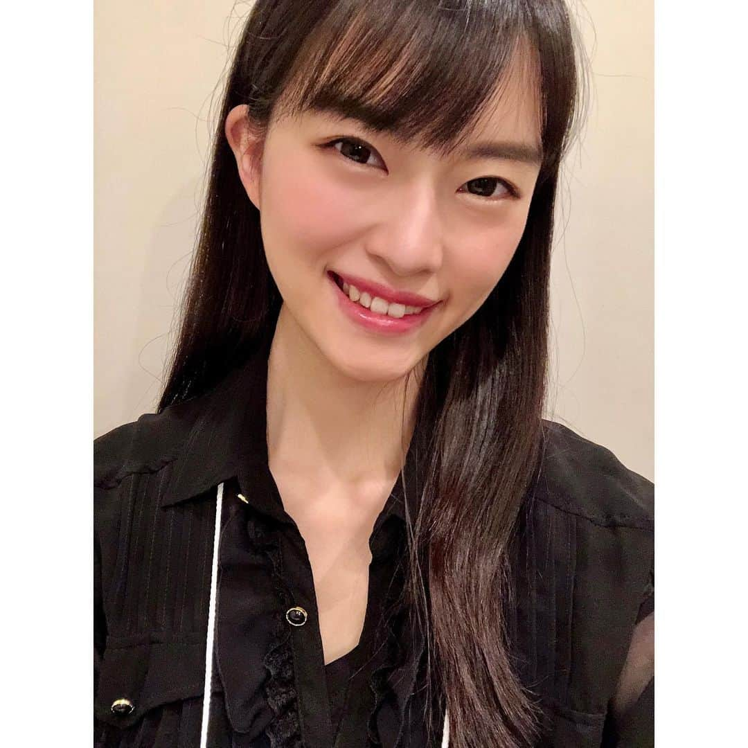 川崎琴之さんのインスタグラム写真 - (川崎琴之Instagram)「今年も皆さまありがとうございました🙇‍♀️  今年は予期せぬことがいっぱいあって、思い通りにいかないこともたくさんあったと思います。  でもその中で新しい発見もたくさんあったと思います！  来年も新しい発見をたくさんしていけたらいいな☺️  良いお年を✨  Have a happy New Year’s Eve✨  새해 복 많이 받으세요✨ ・ ・ #よいお年を #2020 #大晦日 #自撮り #自撮り女子 #自撮り部 #セルカ #年末 #笑顔 #スマイル #ロングヘア #새해복많이받으세요 #셀카 #일본여자 #일본인 #스마일 #모델 #selfie #haveahappynewyear #smile #love #instagood #instalike #instadaily #thankyou #japanese #japanesegirl #fff #funfanfun #model」12月31日 17時53分 - kotono_0406