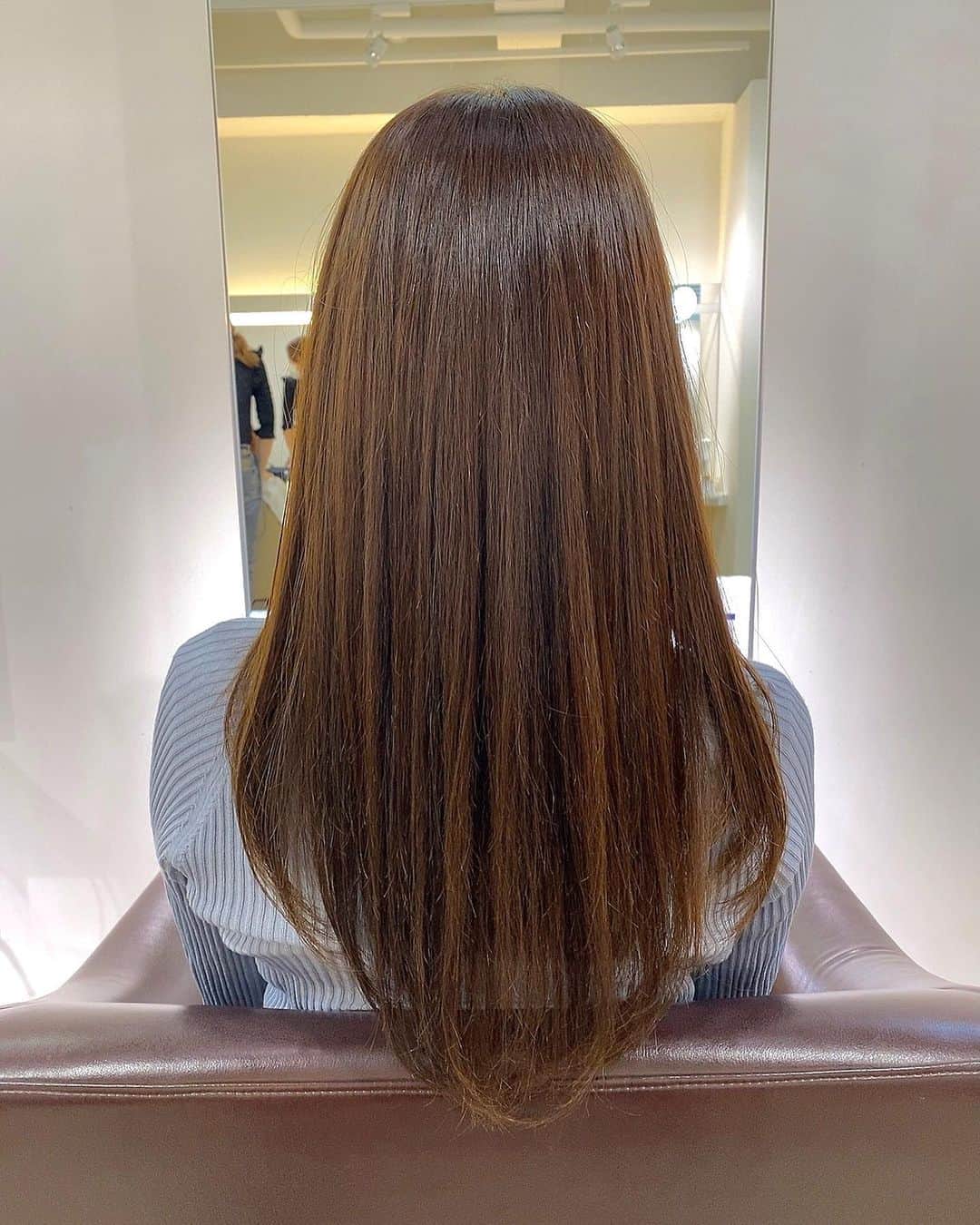 高沢奈苗さんのインスタグラム写真 - (高沢奈苗Instagram)「. 年内最後の美容院💇‍♀️ @air_ginza_central 行ってきまたた💛 . ゴルフの紫外線で傷めつけた髪をいつも綺麗にしてくれるAIRさん🤣‼️✨ . 今年最後なので5、6㎝カットしてもらいすっきりー✨ 毛先が綺麗に整いました✨ . 髪色は前回の色が気に入ったのでリピート❤️ . 高山店長にお任せするといつも満足な仕上がりです😉 . . ありがとうございます😊 来年もお世話になります🌸 . . . #銀座エアーセントラル #ヘアメンテナンス #エアー #美容院 #air #airginzacentral #beautysalon」12月31日 17時59分 - nanaetakasawa
