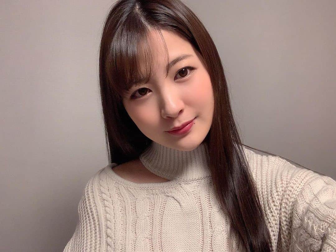 水谷あおいのインスタグラム：「今年は皆さまに支えられていることをより感じた一年でした。 応援し続けてくれて、出会ってくれて ありがとうございます。 来年は更にみんなにおかずにしてもらえますように、 わたしらしく行きたいと思います。  よいお年をお迎え下さい♡」