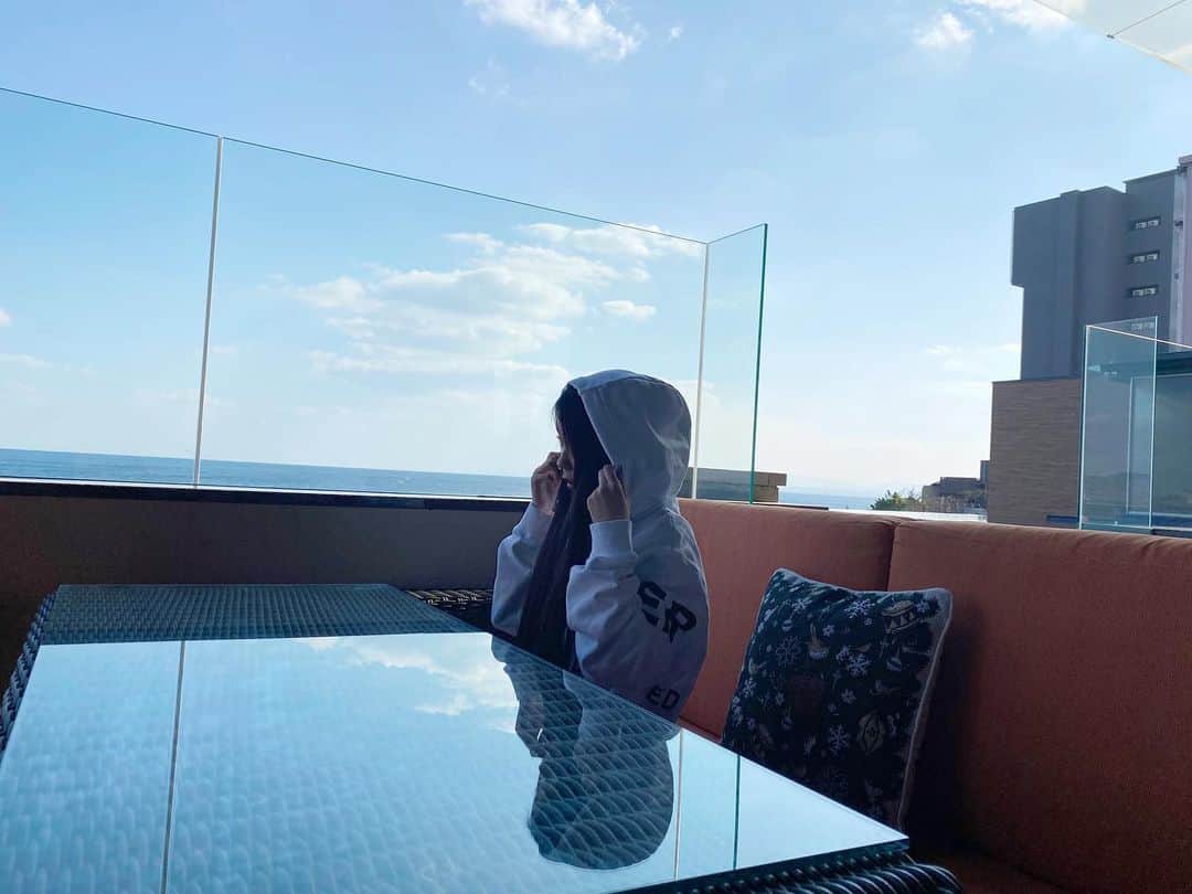 ゆかぴちゅさんのインスタグラム写真 - (ゆかぴちゅInstagram)「✩ 来年はもっと 旅行に行けますように🙏🤍 ✩ ✩ #九州 #大分 #大分旅行 #別府 #別府温泉 #温泉旅行 #温泉女子 #五つ星ホテル #天音リゾート晴海 #アマネリゾート晴海 #amaneresortseikai #インスタ映え #プール #burberry #バーバリー #パーカー女子 #キャバ嬢の休日 #いい女風 #まだまだガキンチョ #ぴちゅすたぐらむ」12月31日 18時00分 - pichustagram_
